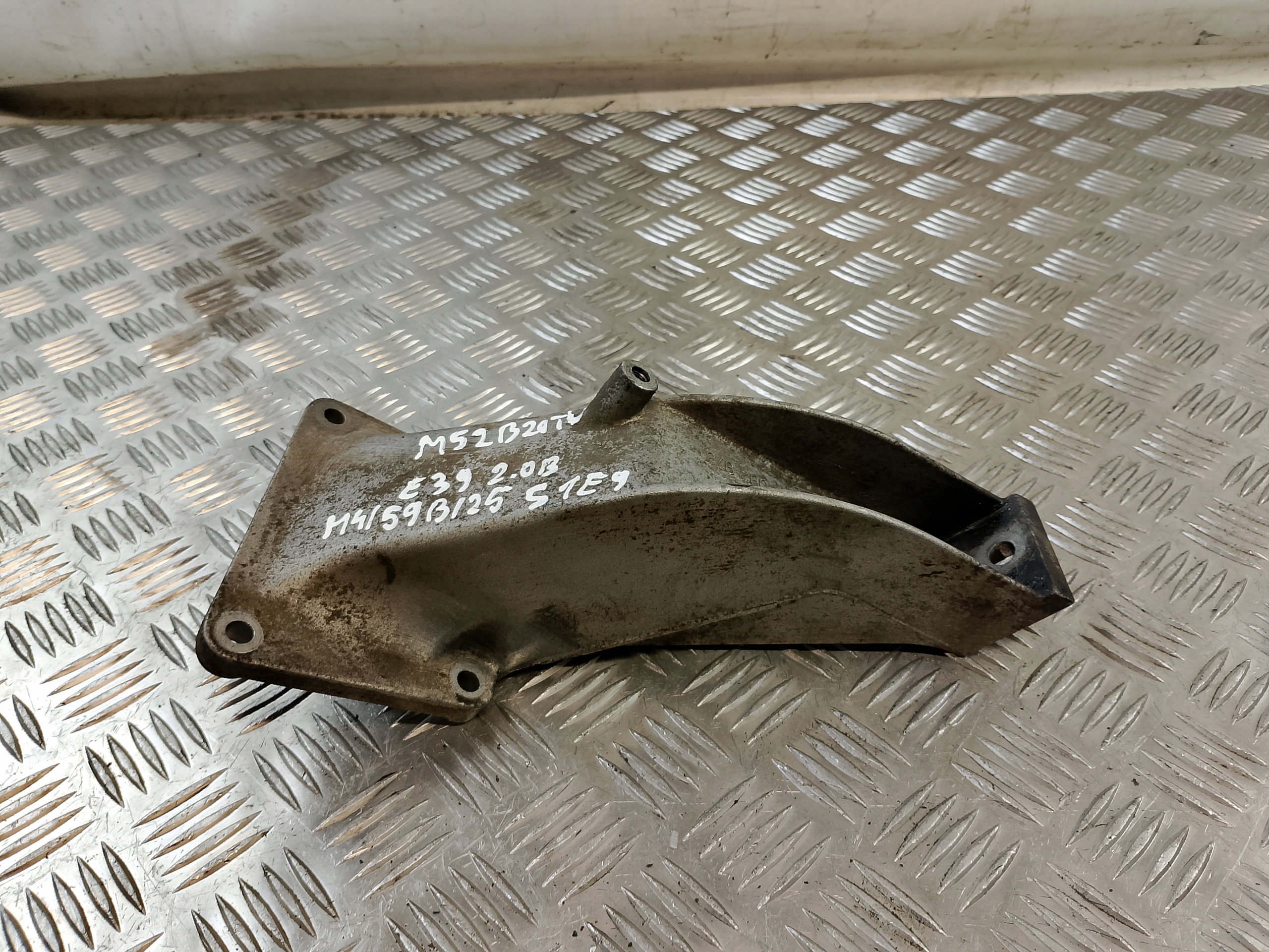 engine mount left BMW E39 2.0 B OE 22111092973