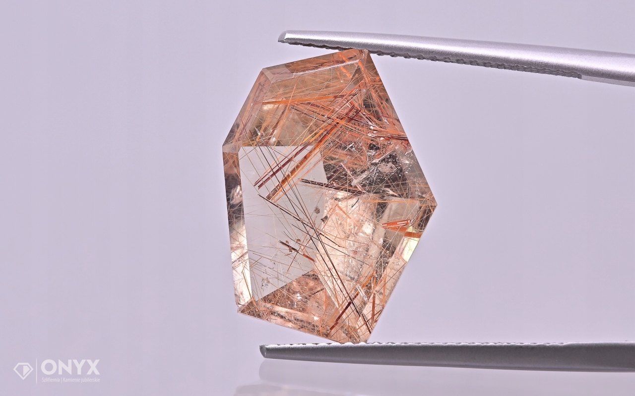 Křemen s rutilem fazetovaný nepravidelný 19x14 mm