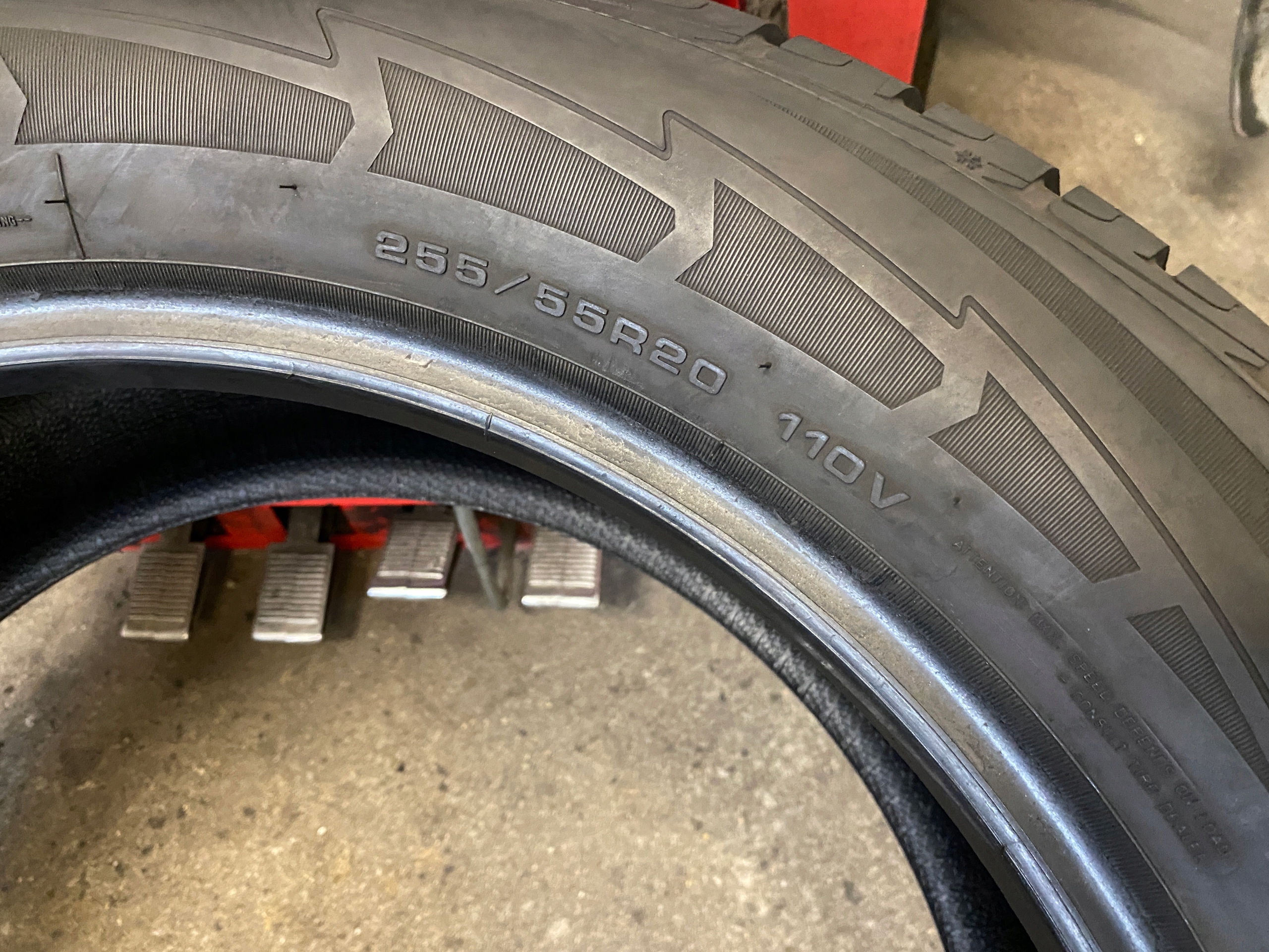 gomma 255/55R20 110V Goodyear Ultra Grip Performance 6mm 2021r