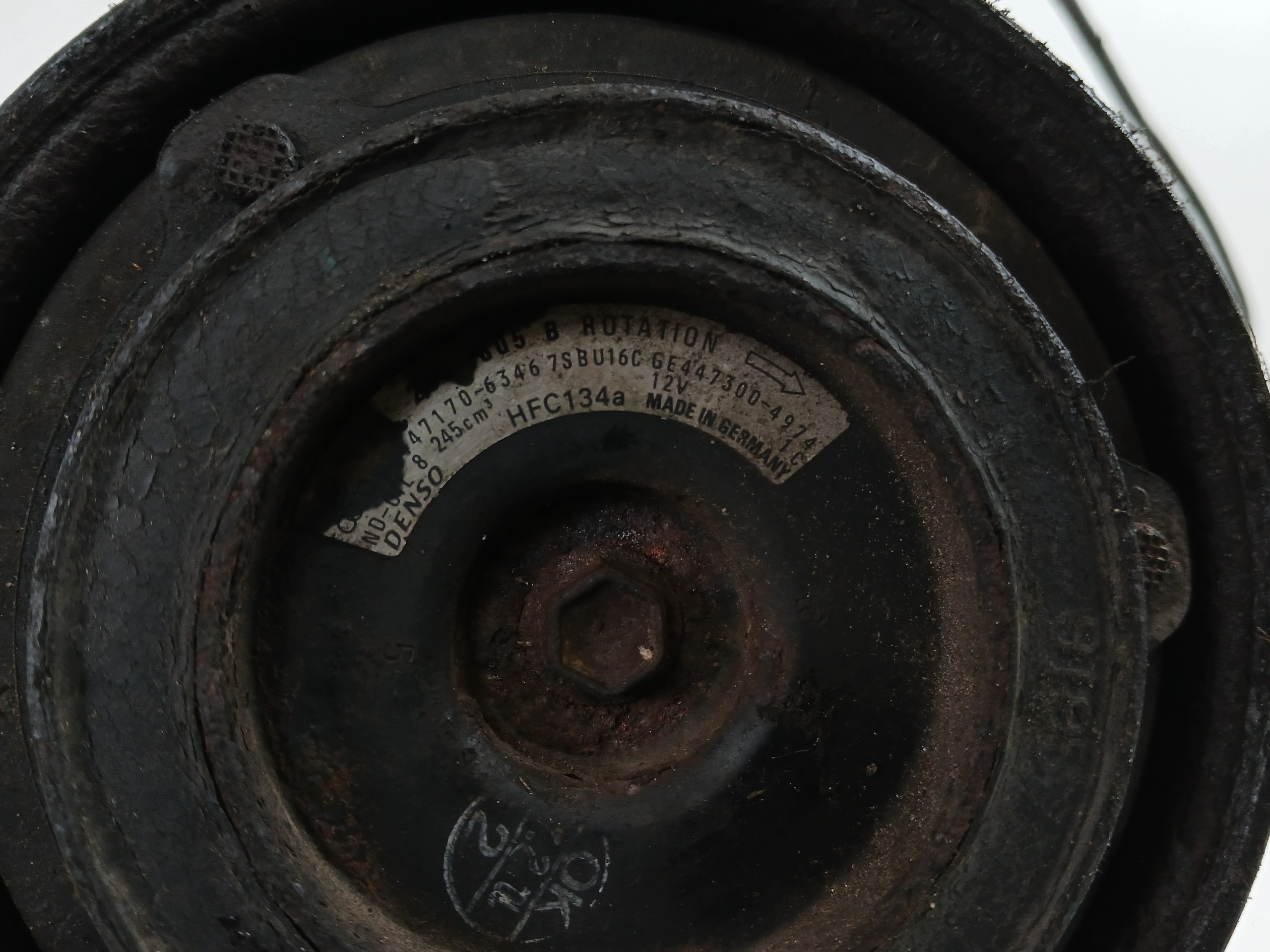 AUDI A6 C5 A4 B5 2.5 TDI compressor; compressor of the air conditioning 4B0260805B