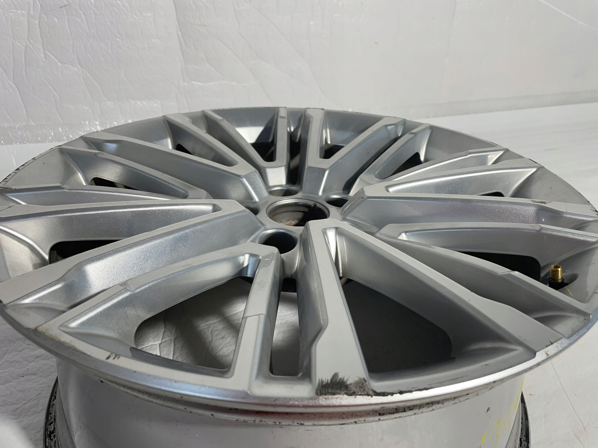 AUDI A4 B9 A5 8W disk hliníkový 8W0601025BE 8.5x19 ET40