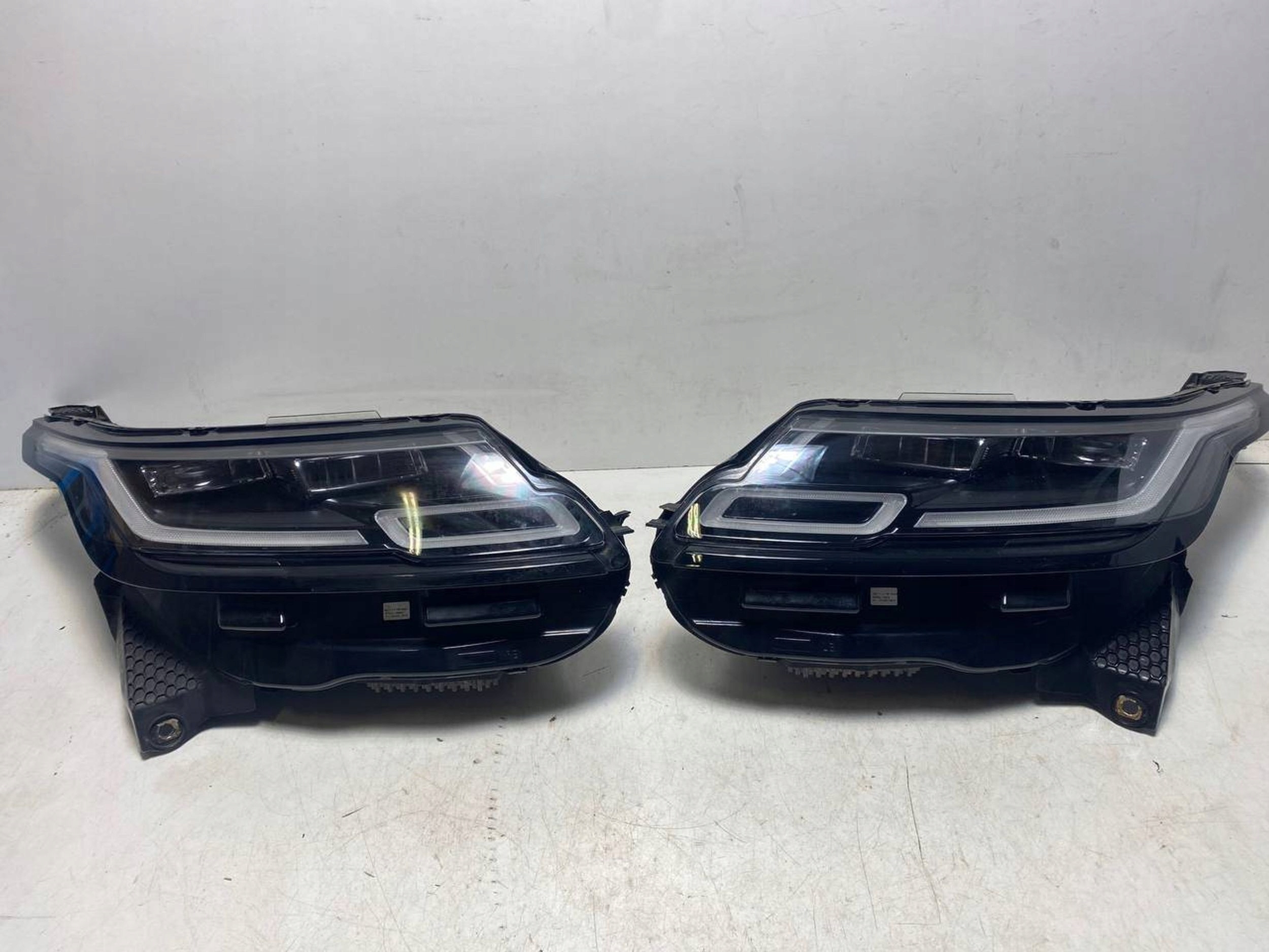 LAMPA PRAWA LEWA RANGE ROVER VELAR L560 HIGH RHD UK MATRIX LED