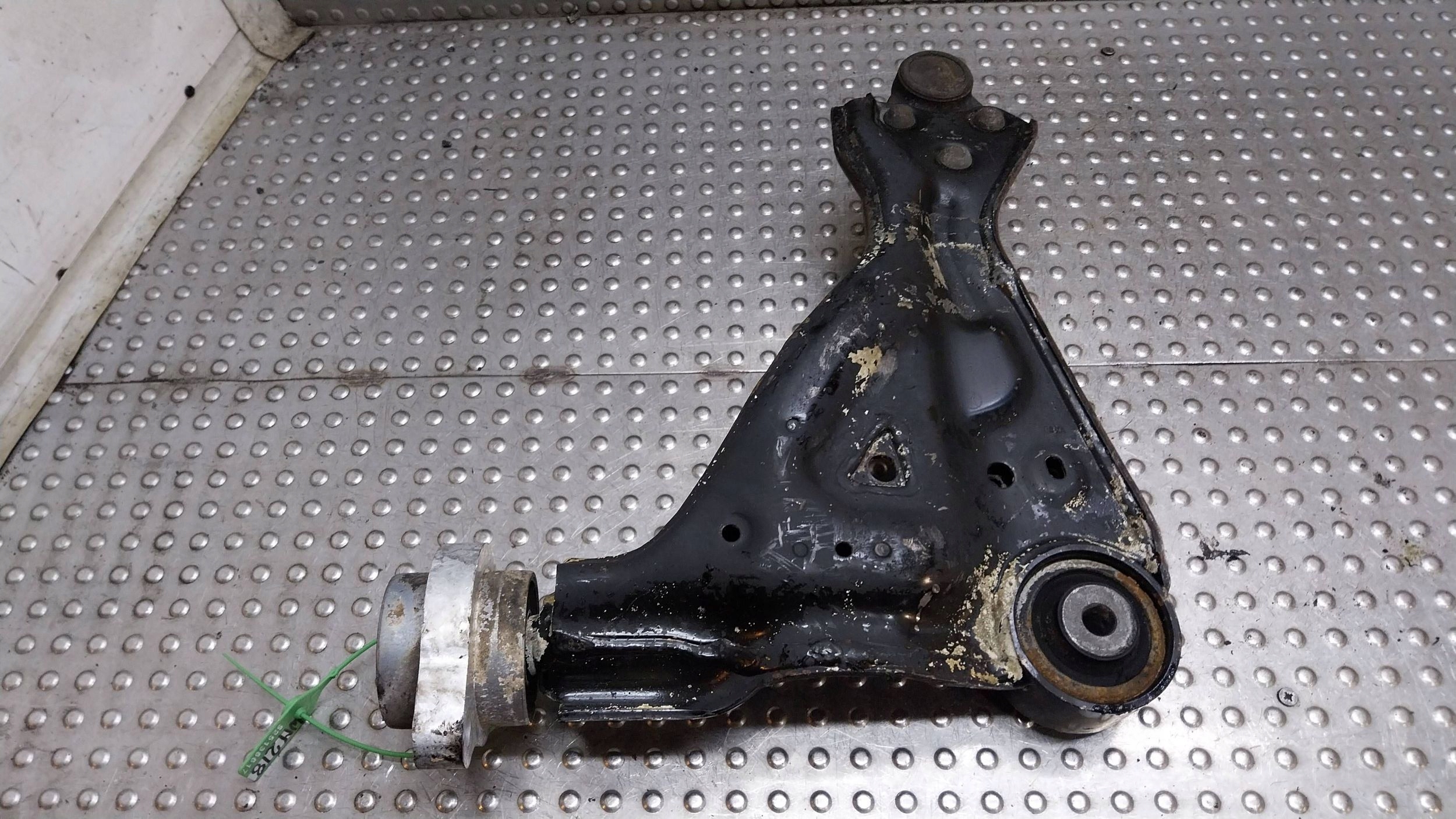 arm left front A6393301401 MERCEDES VITO W639