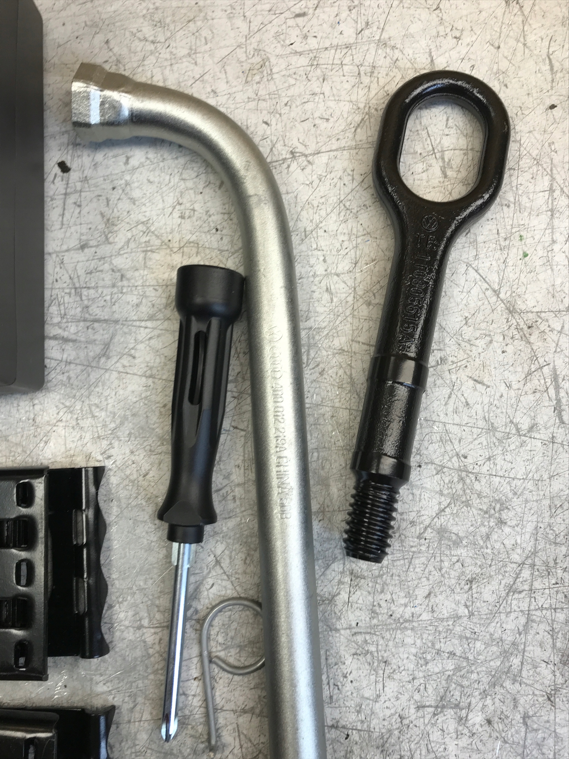 Cric AUDI 8P0 8K0