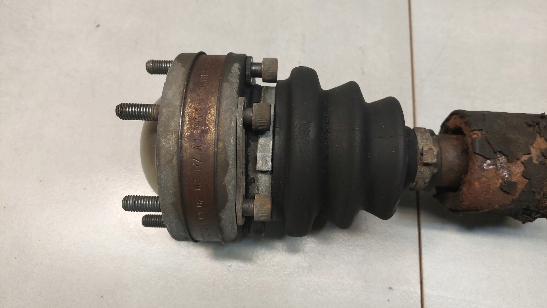 semi-axis left short. ALFA ROMEO 147 1.6