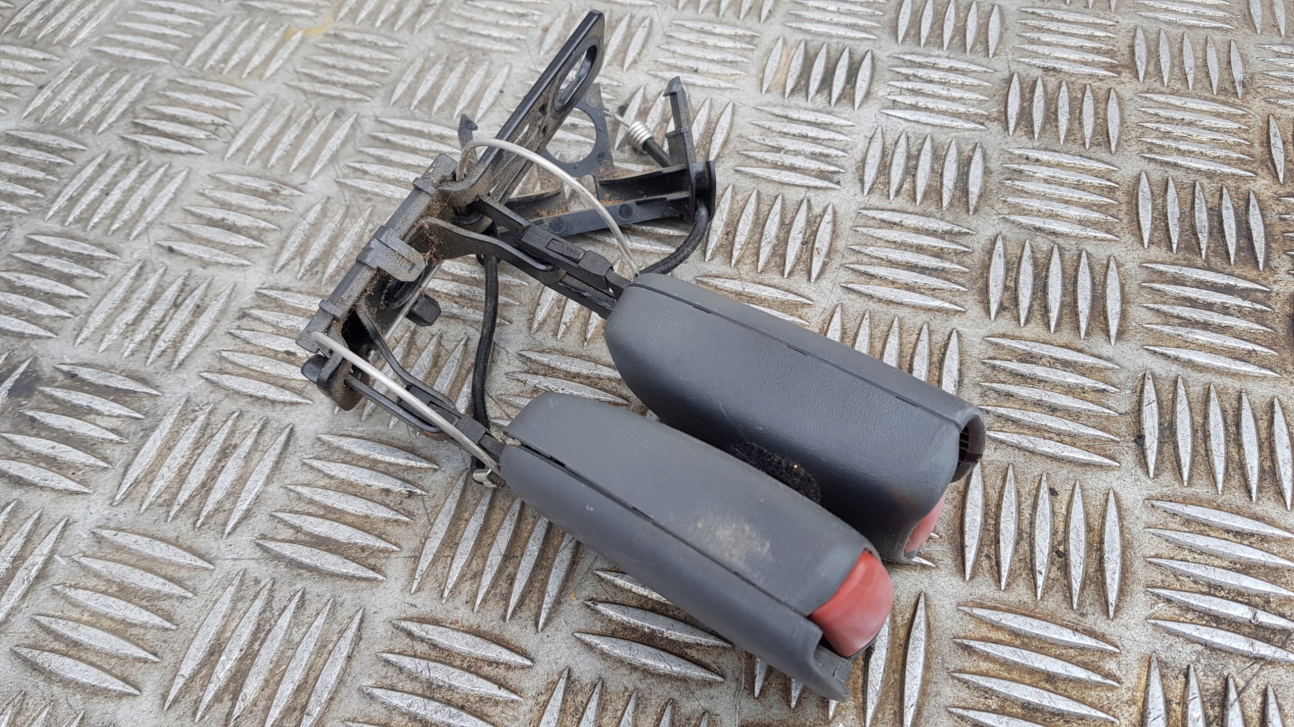 V70 SPINKA ZAPINKA PASOW Sicherheits heck links