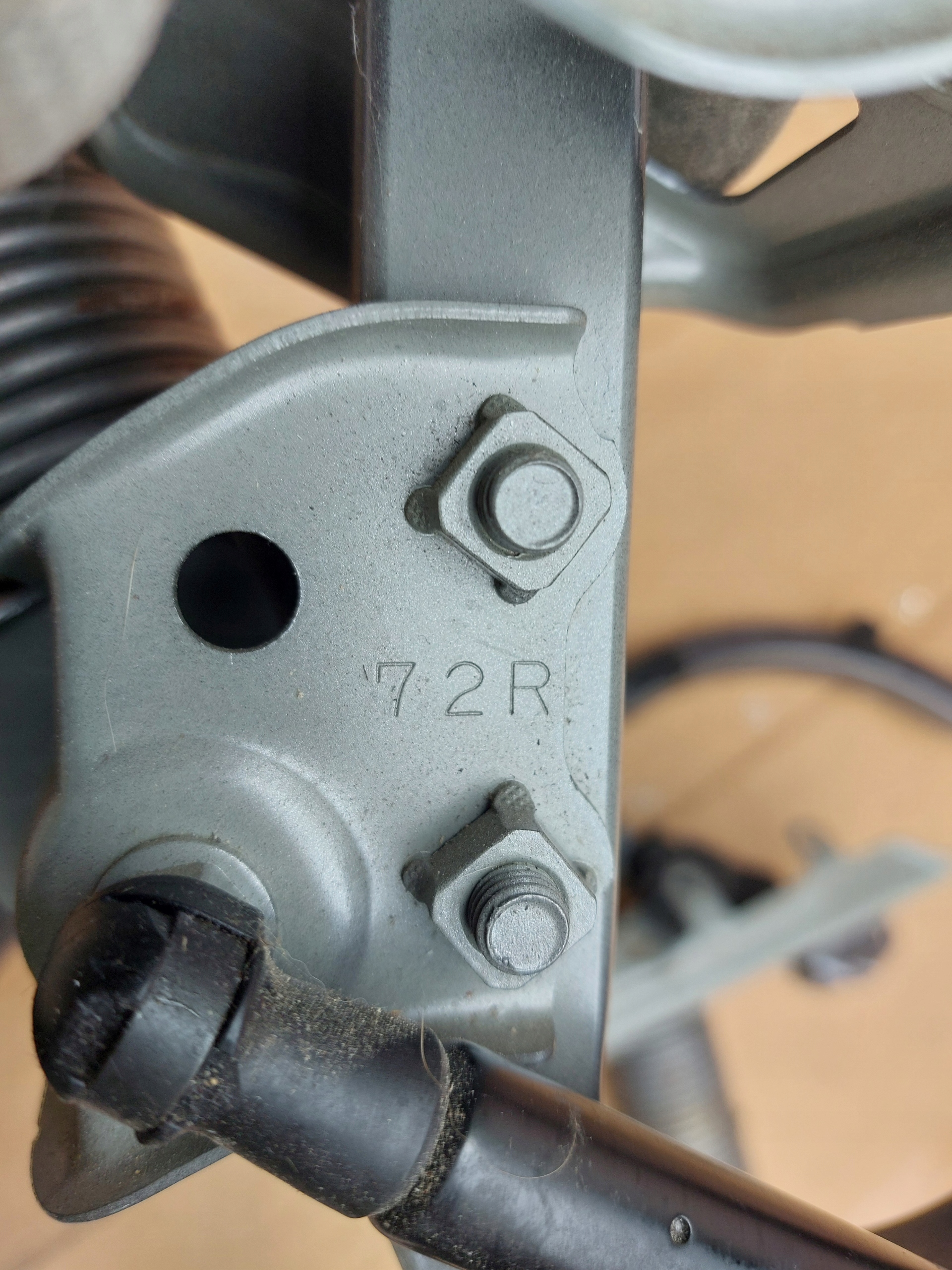 hinges bonnet rear part left right LEXUS RC F
