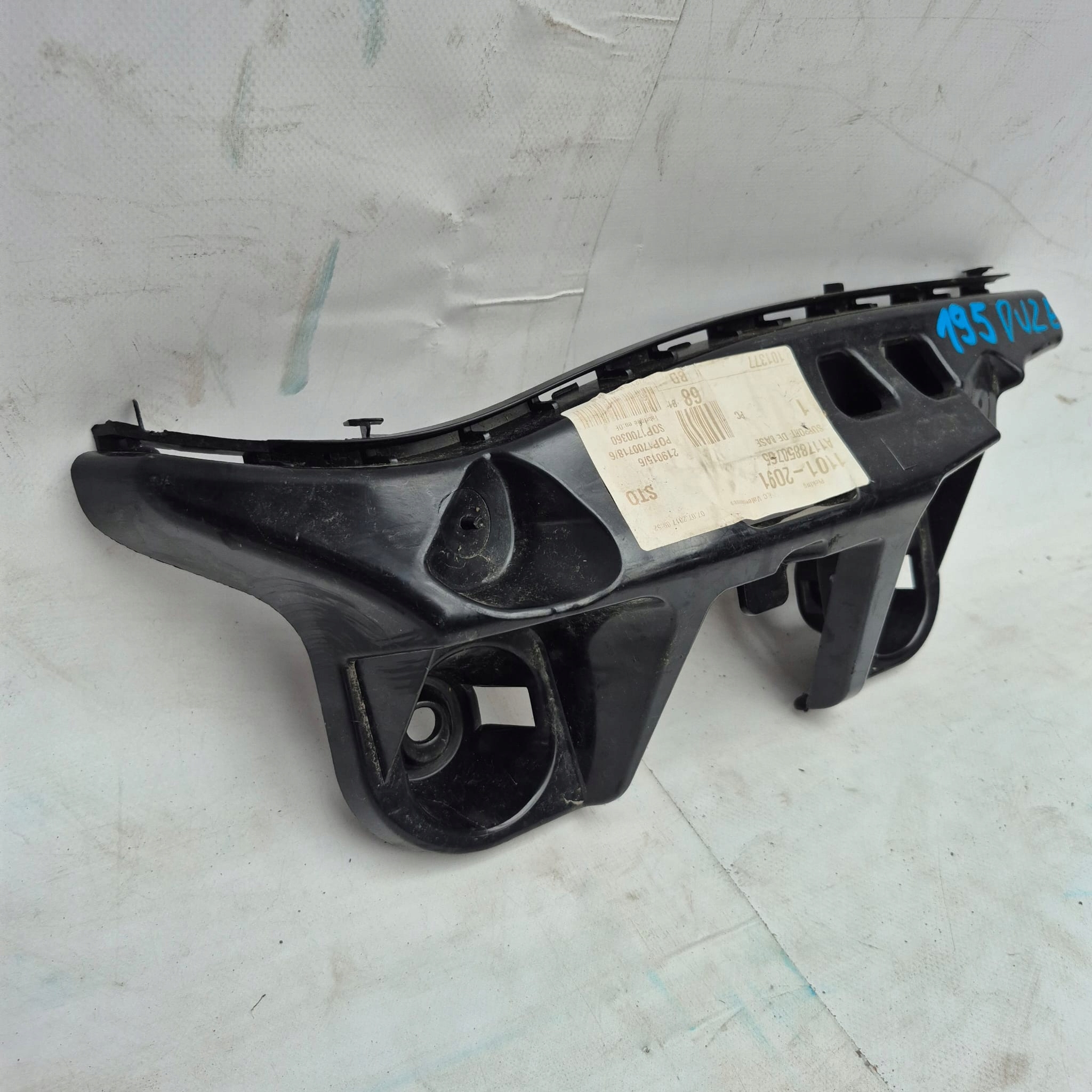 MERCEDES CLA and 1 C117 13-19 bracket holder support left rear part