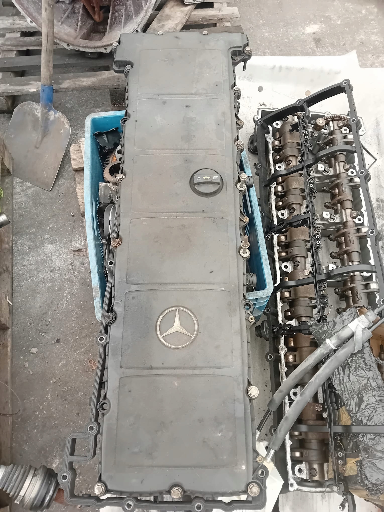 POKRYWA ZAWÓRÓW MERCEDES ACTROS MP4 OM471