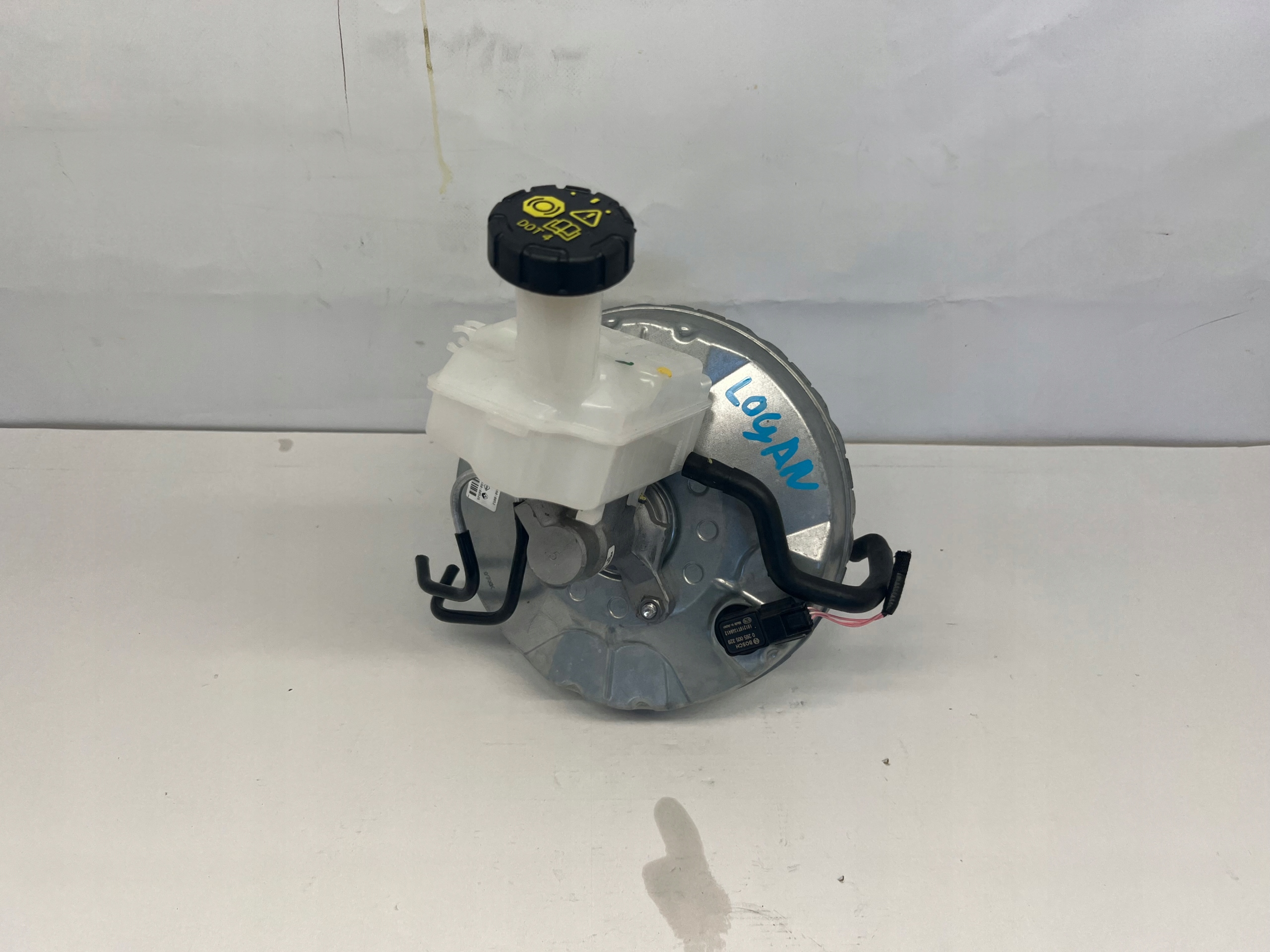 Logan III 1.0 сервопривід головний гальмівний циліндр 472101095r