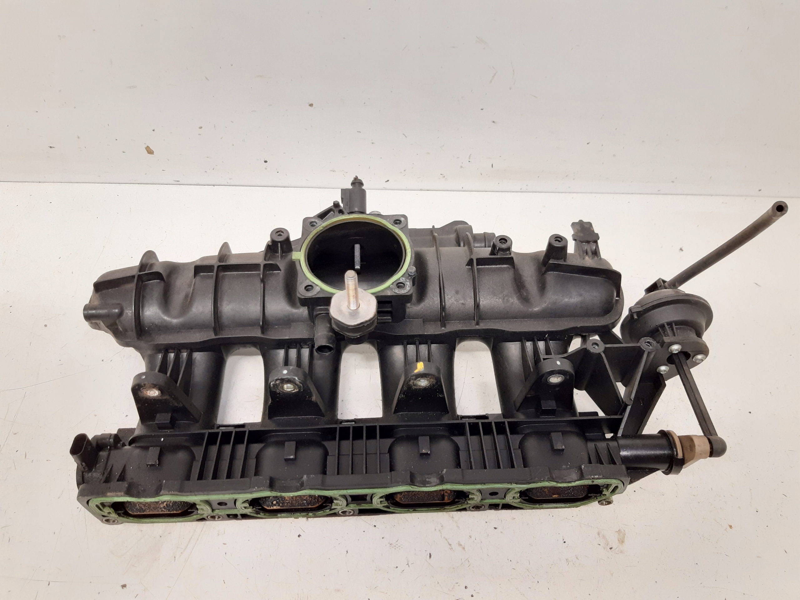 intake manifold 06H198211A Audi A4 B8