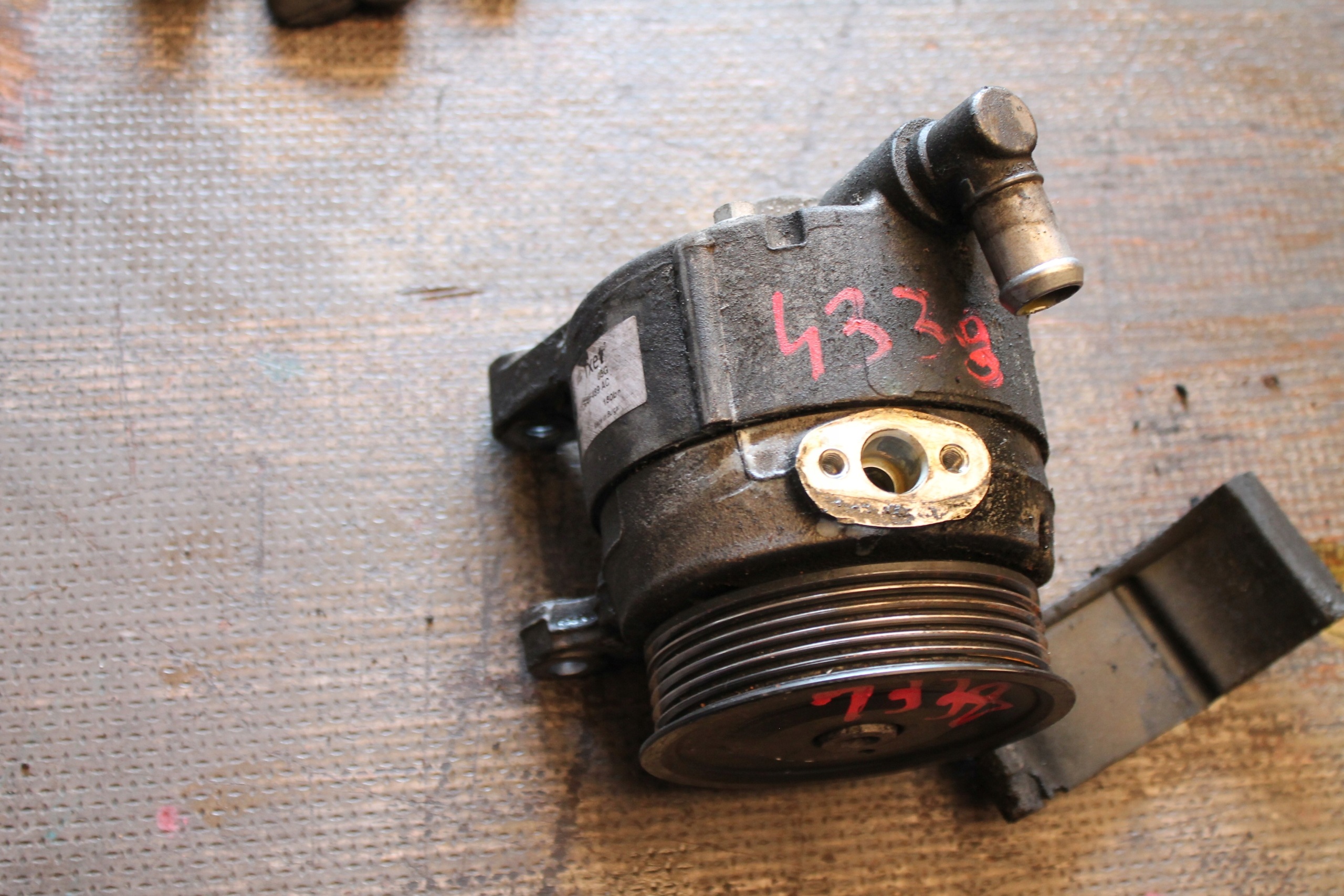 4339. servo pump LAND ROVER CPLA-5F489-AC