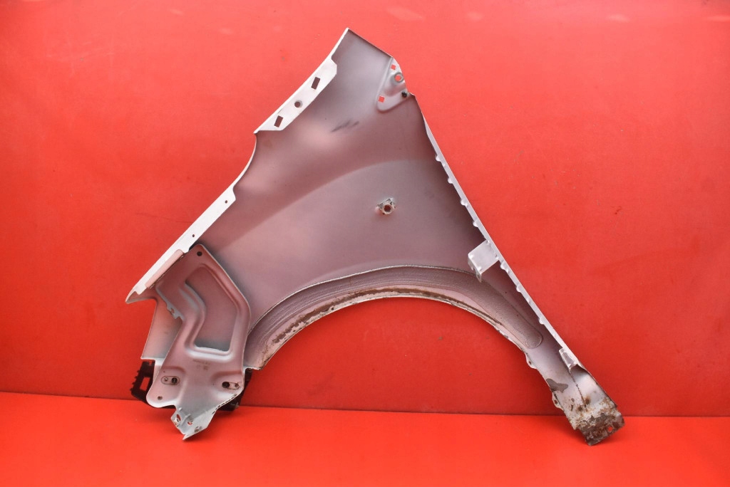 fender right front front BIALY 260421830R DACIA DOKKER 12-17