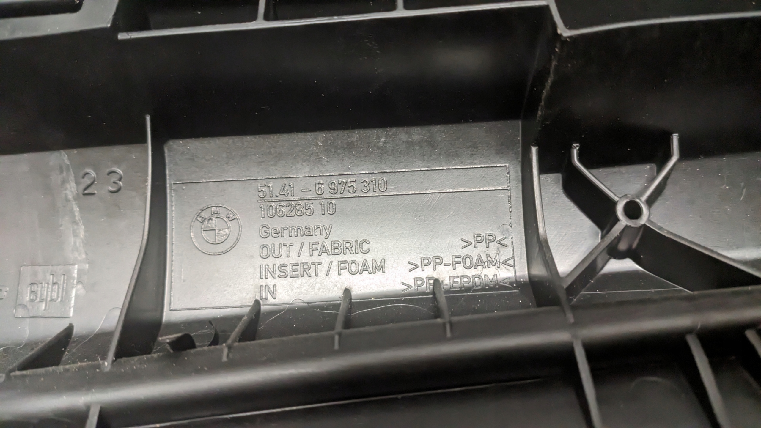 BMW E87 2.0D 11R side door right rear part