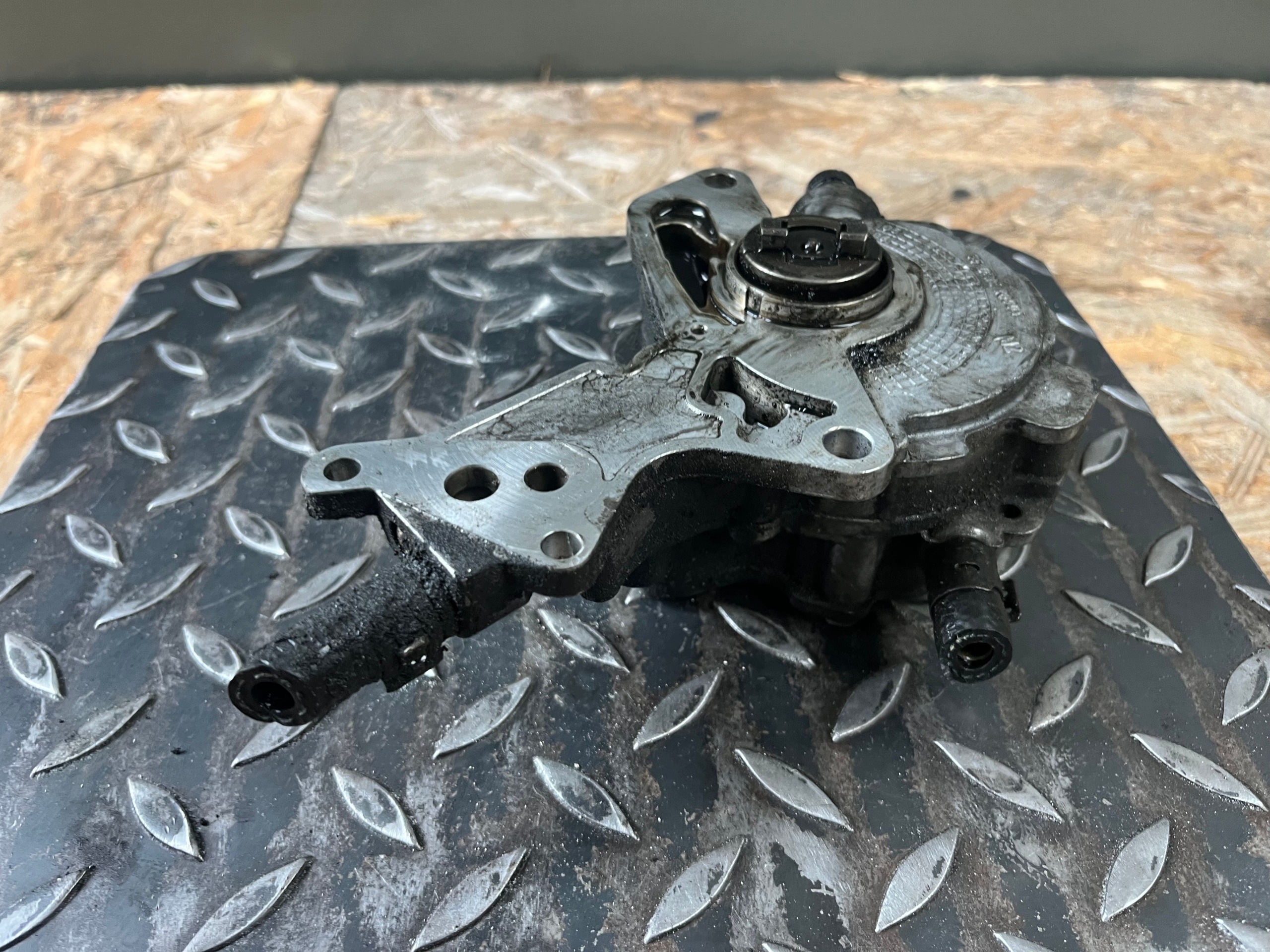 Pompa VACUM VAKUM VOLKSWAGEN PASSAT B6 038145209K