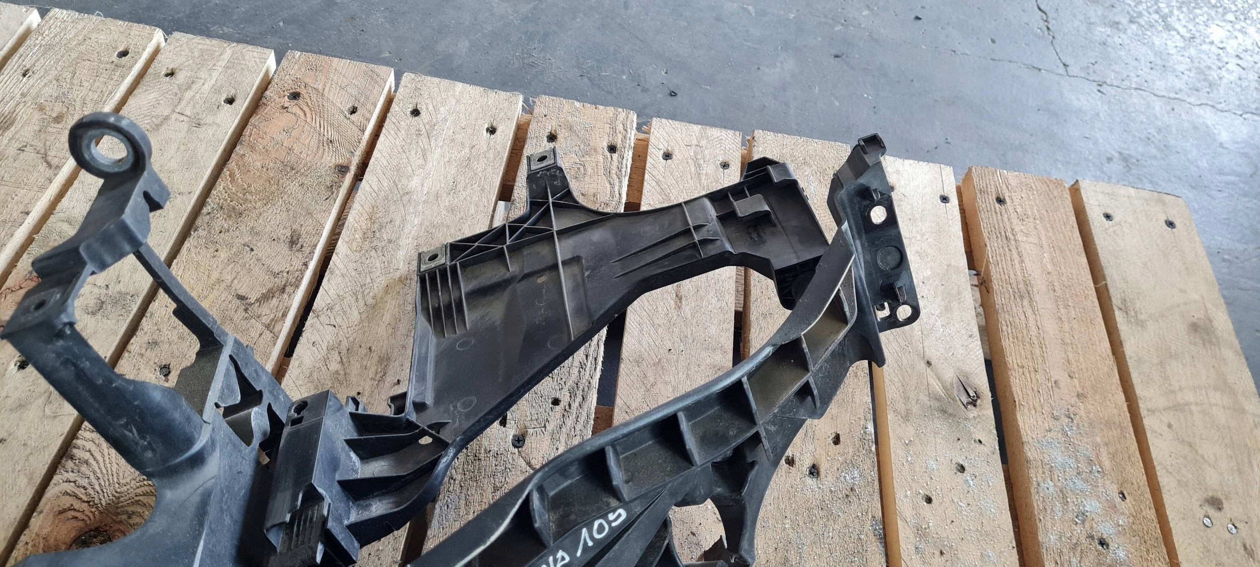 A5 8T LIFT S5 support bracket holder lights left front 8T0805607L