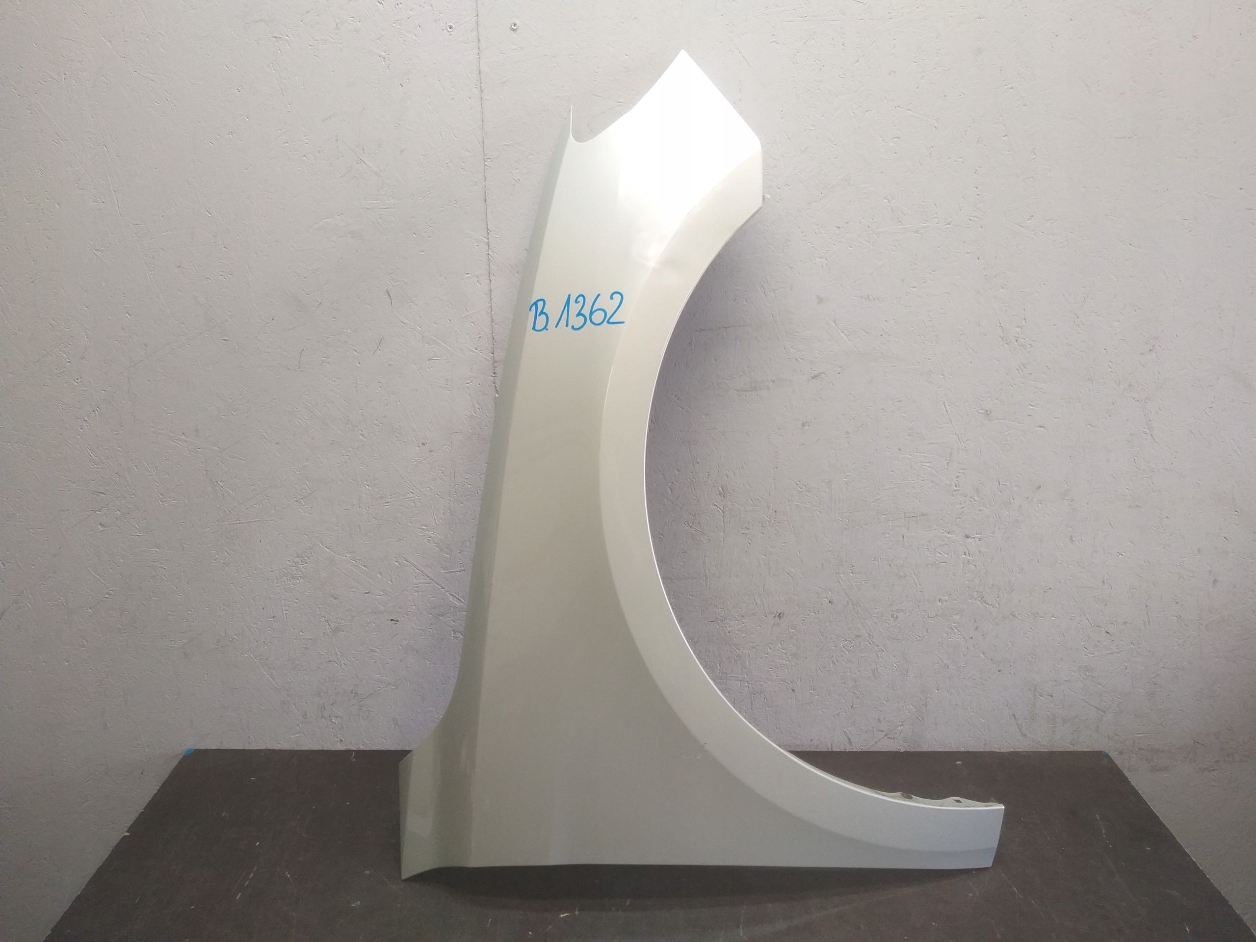 FENDER FRONT RIGHT AUDI A1 82A