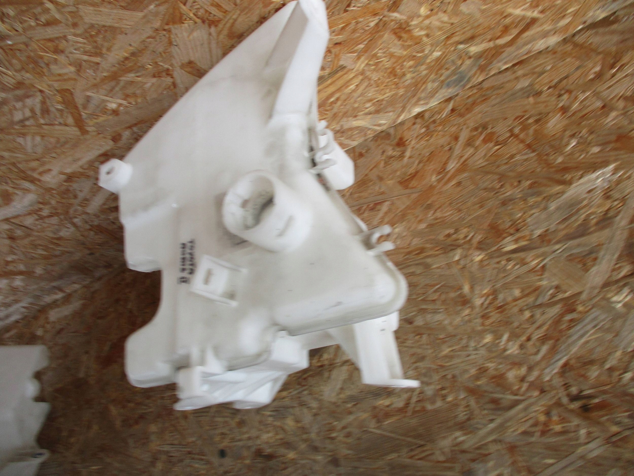 washer fluid tank TOYOTA AURIS II