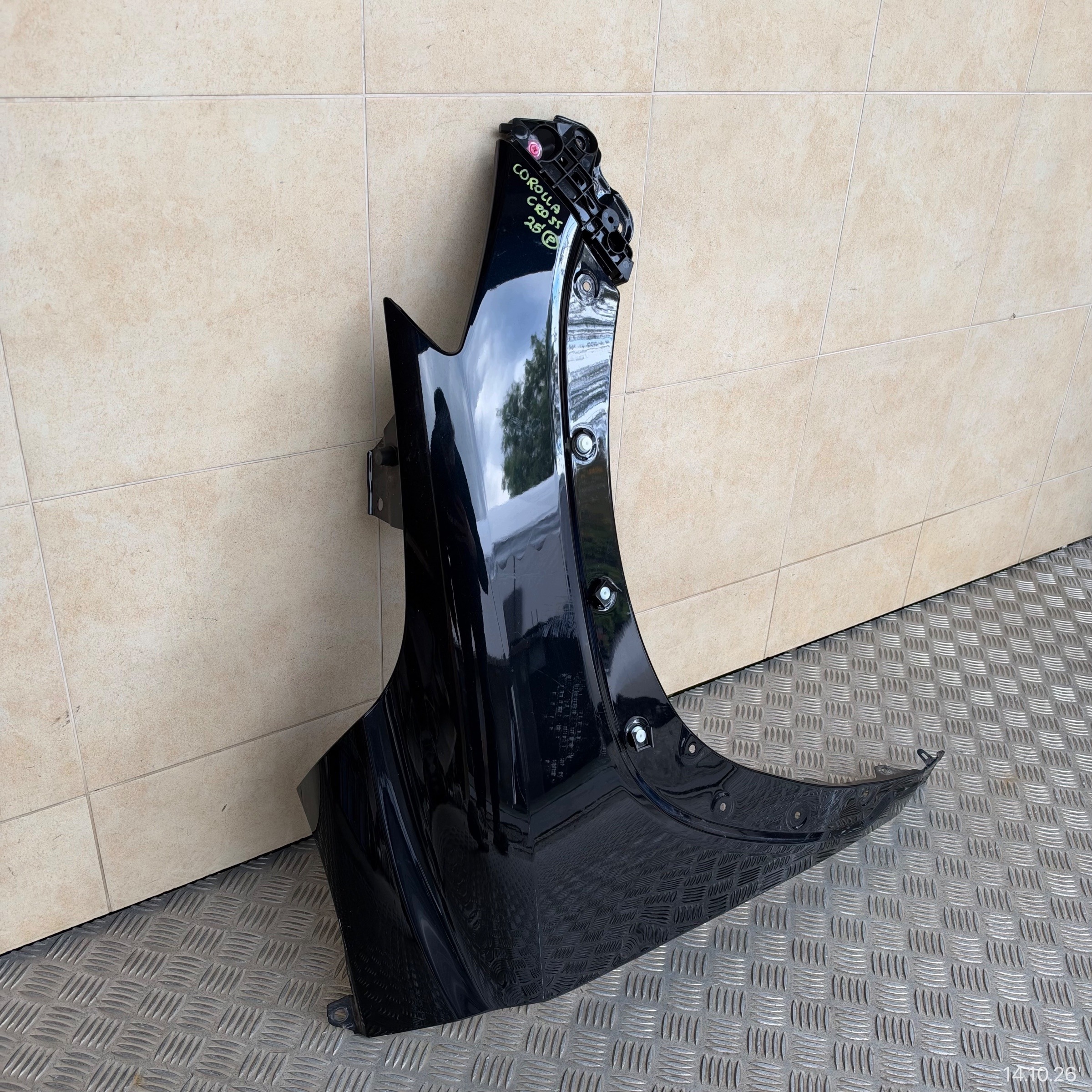 fender front right TOYOTA COROLLA CROSS 2025 year