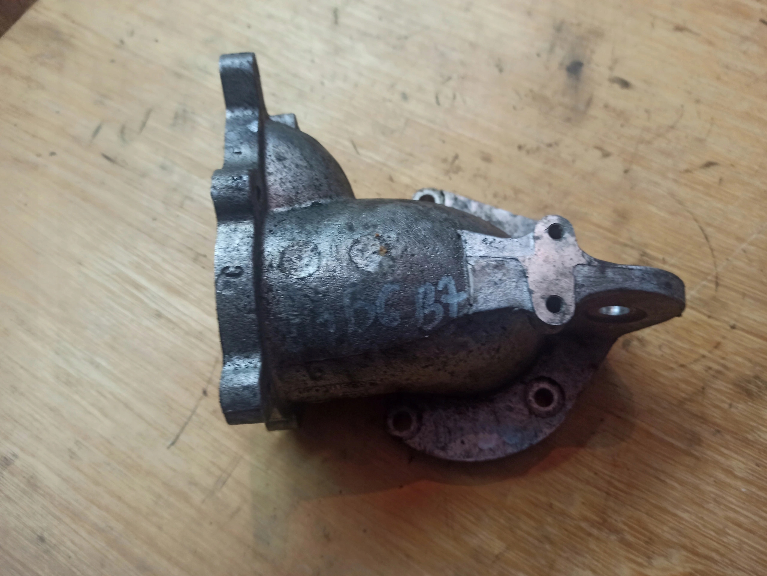 holder EGR 06D131569C AUDI A4 B6,B7 2.0 FSI