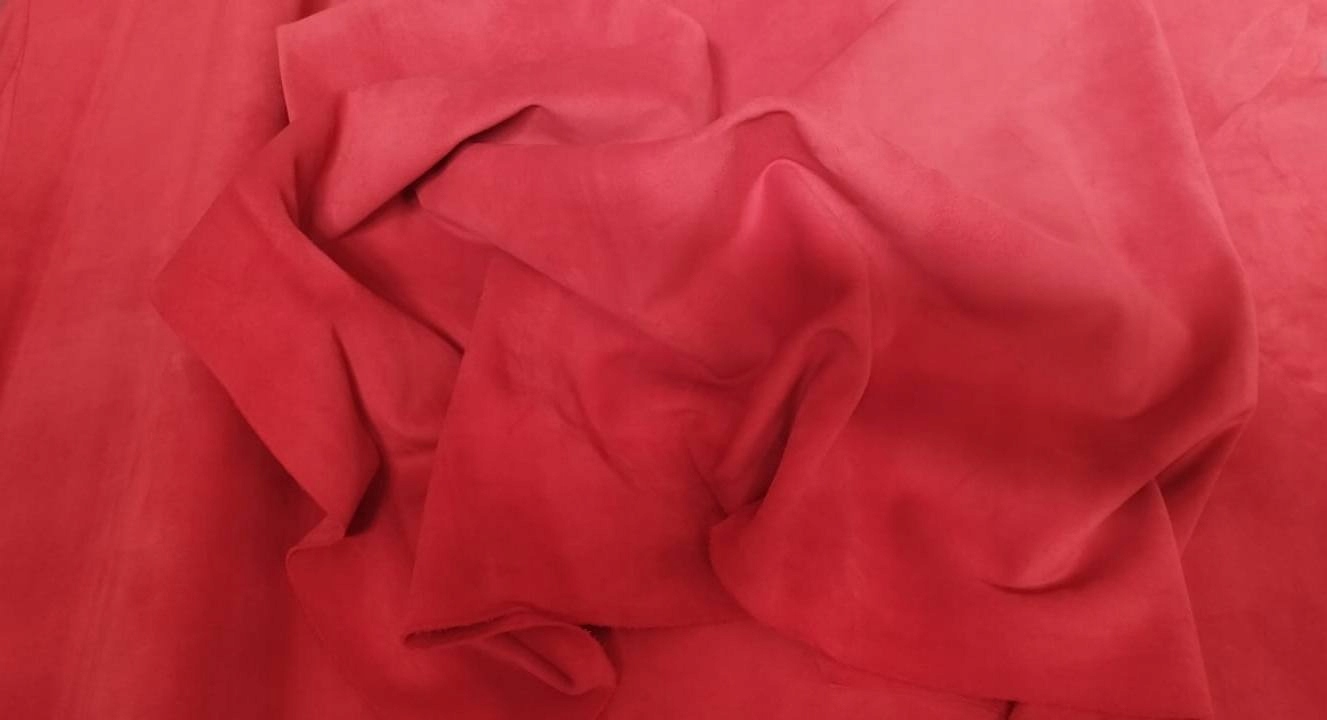 Červené Kůže Telecí Velur gr 1.3 1.4 mm Po Kusech