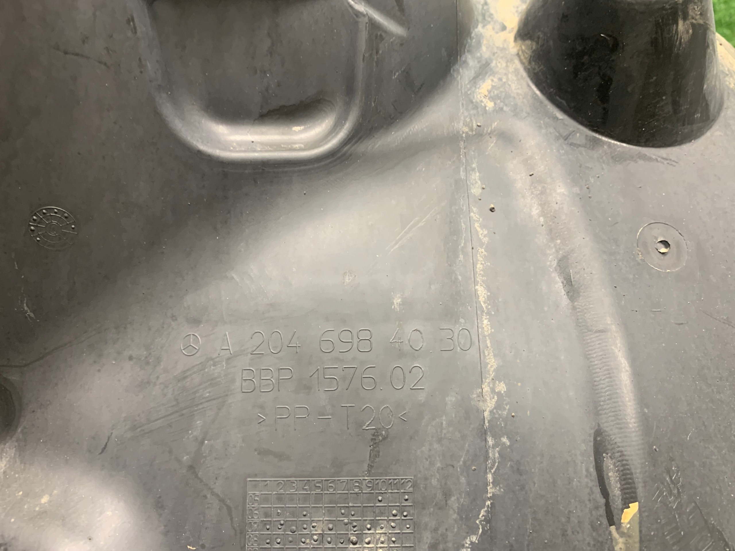 MERCEDES W204 LIFT mudguard right front front A2046905630 A2046984030