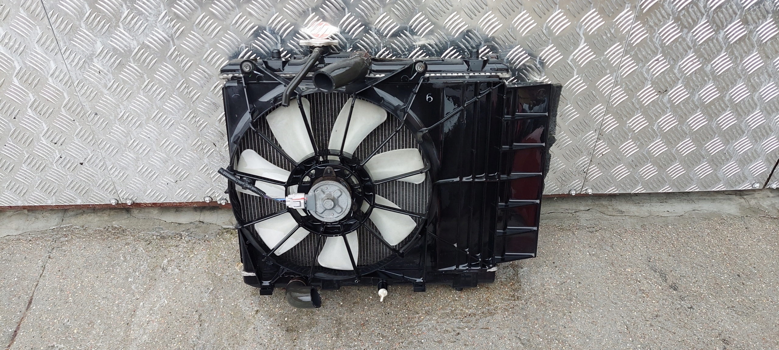 chladiče KOMPLET +ventilátor SUZUKI SPLASH 1.0 1.2