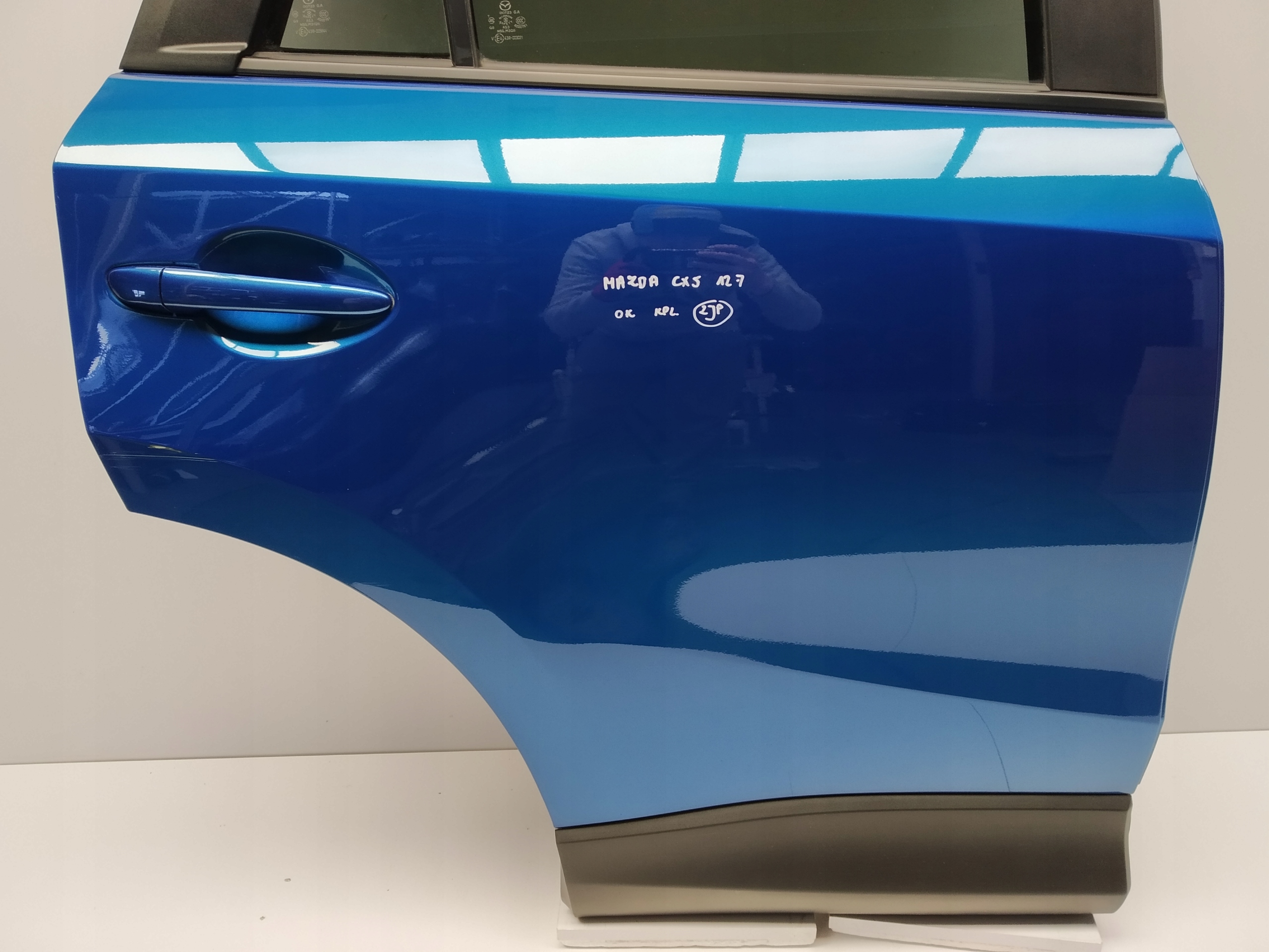 Mazda Cx5 and door rear part right window lock blue