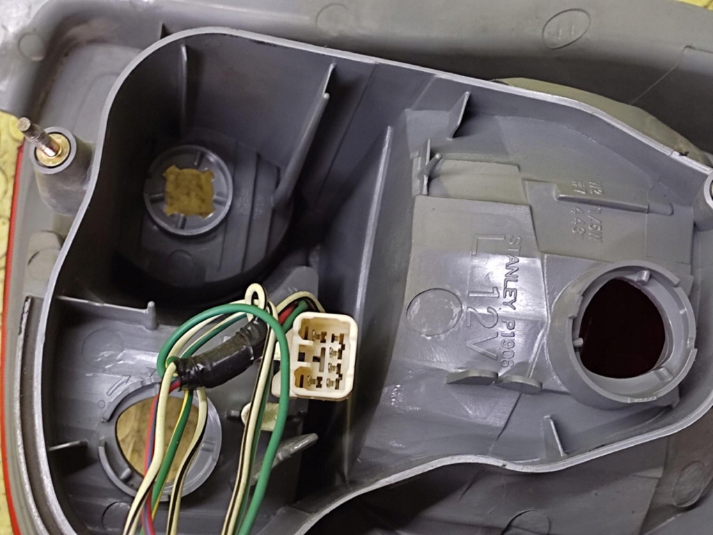 TOYOTA MATRIX Licht links heck