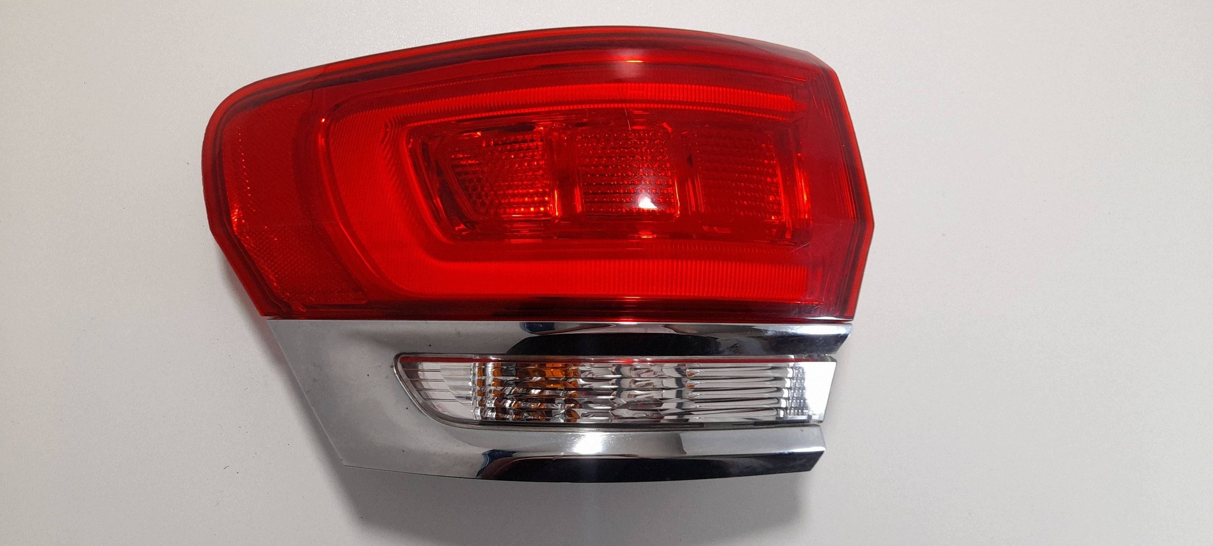 Jeep Grand Cherokee WK2 light rear left R1YS1 (R446)