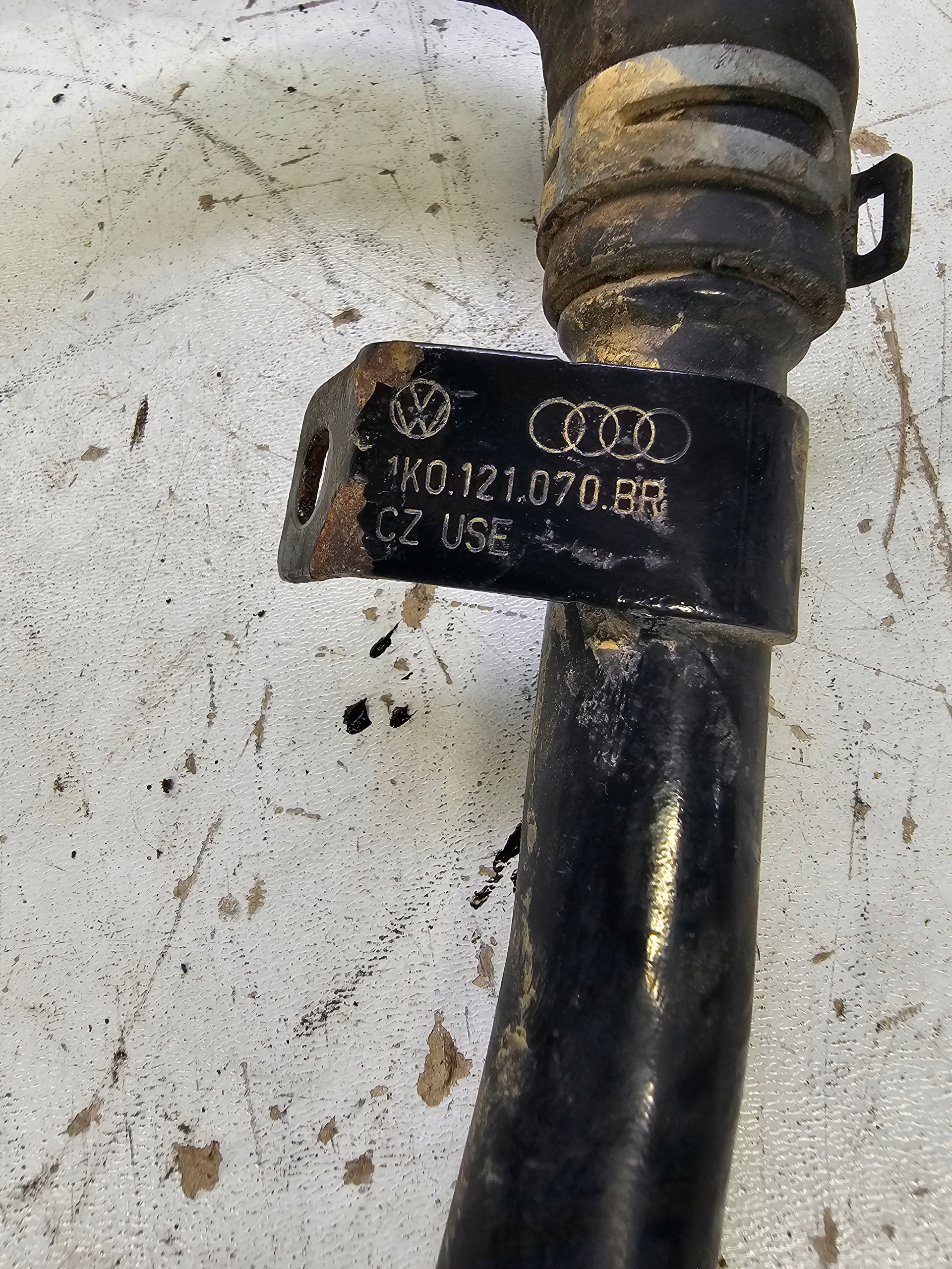 CIJEV CRIJEVO VODE AUDI VW SKODA ORIGINAL 1K0121070BR