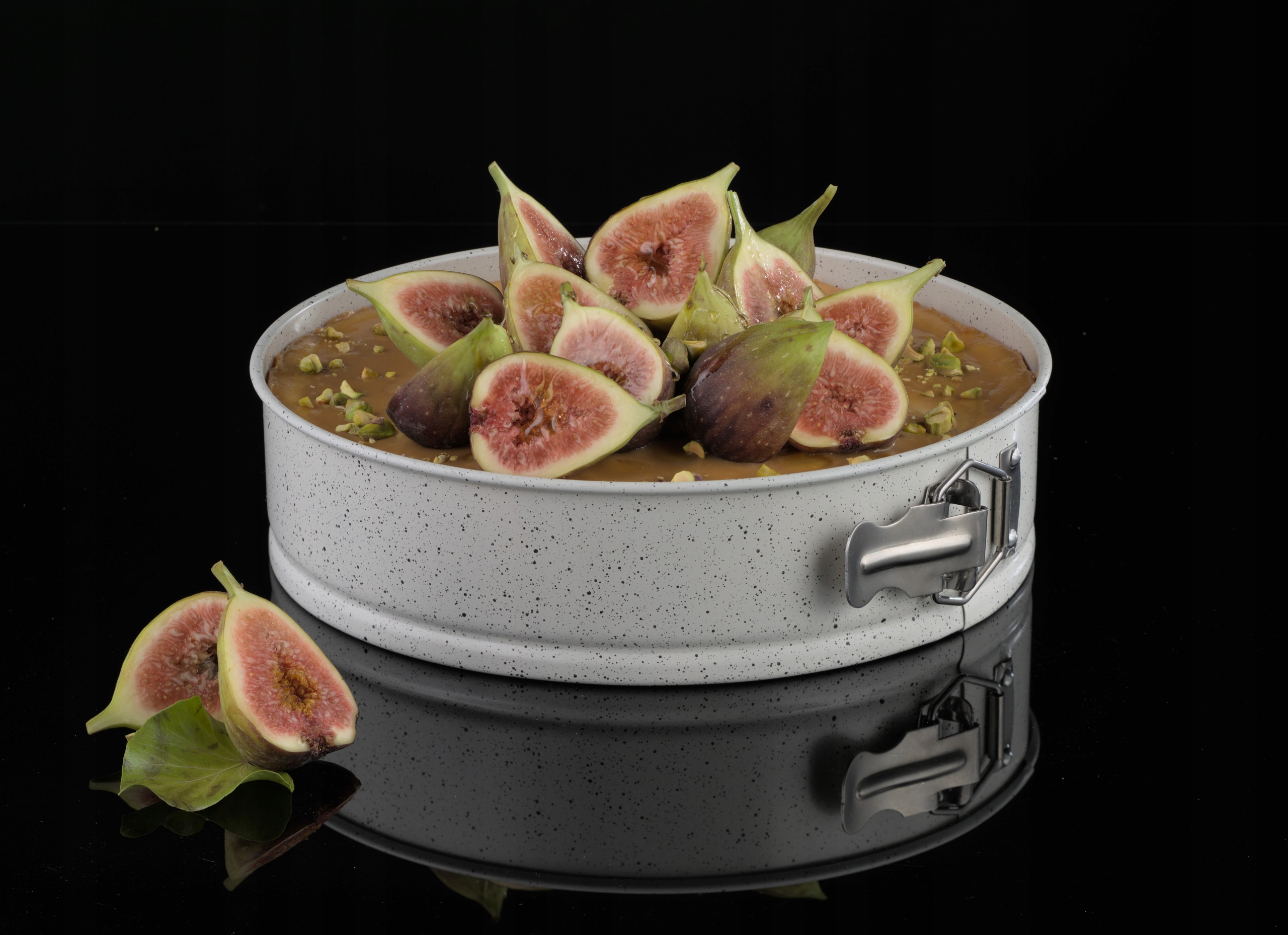 TORTOWNICA BLACHA FORMA DO PIECZENIA Z OBRĘCZĄ DO CIASTA WYSOKA DUŻA 26 CM Marka Ambition