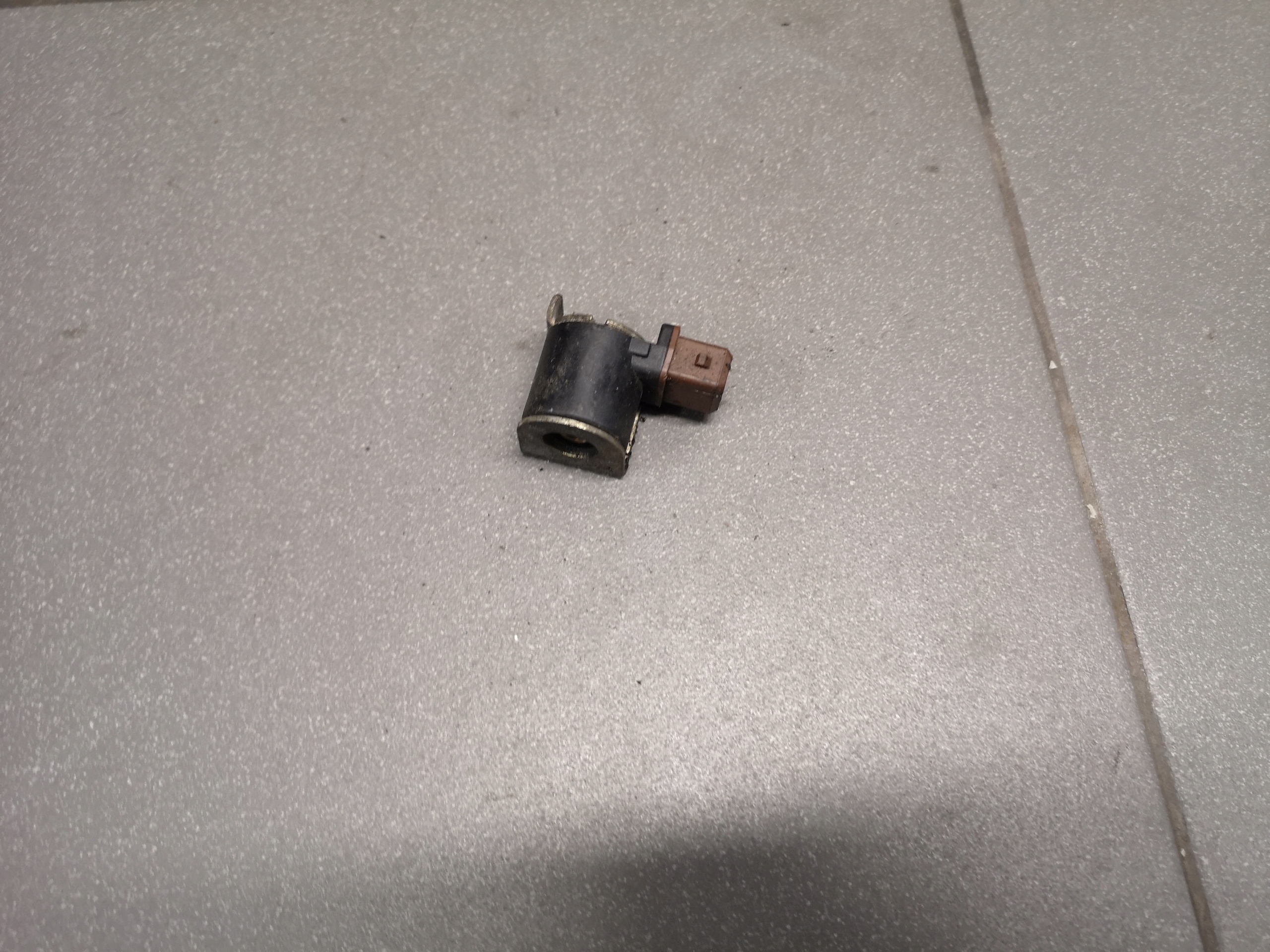 клапан давления Audi A6 C5 2.7 BT 078906283B