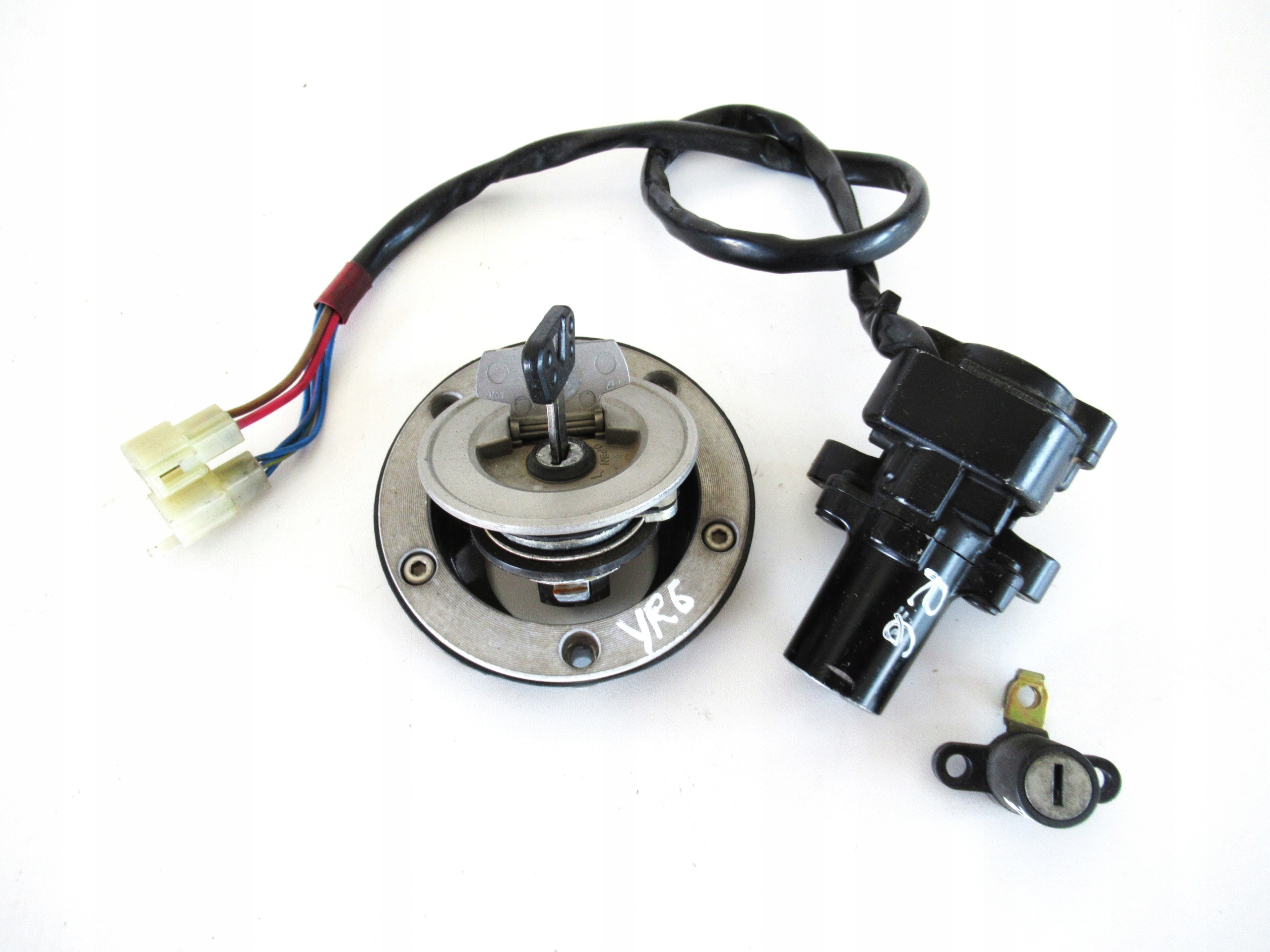 123410103681 - YAMAHA R6 замок зажигания стопор