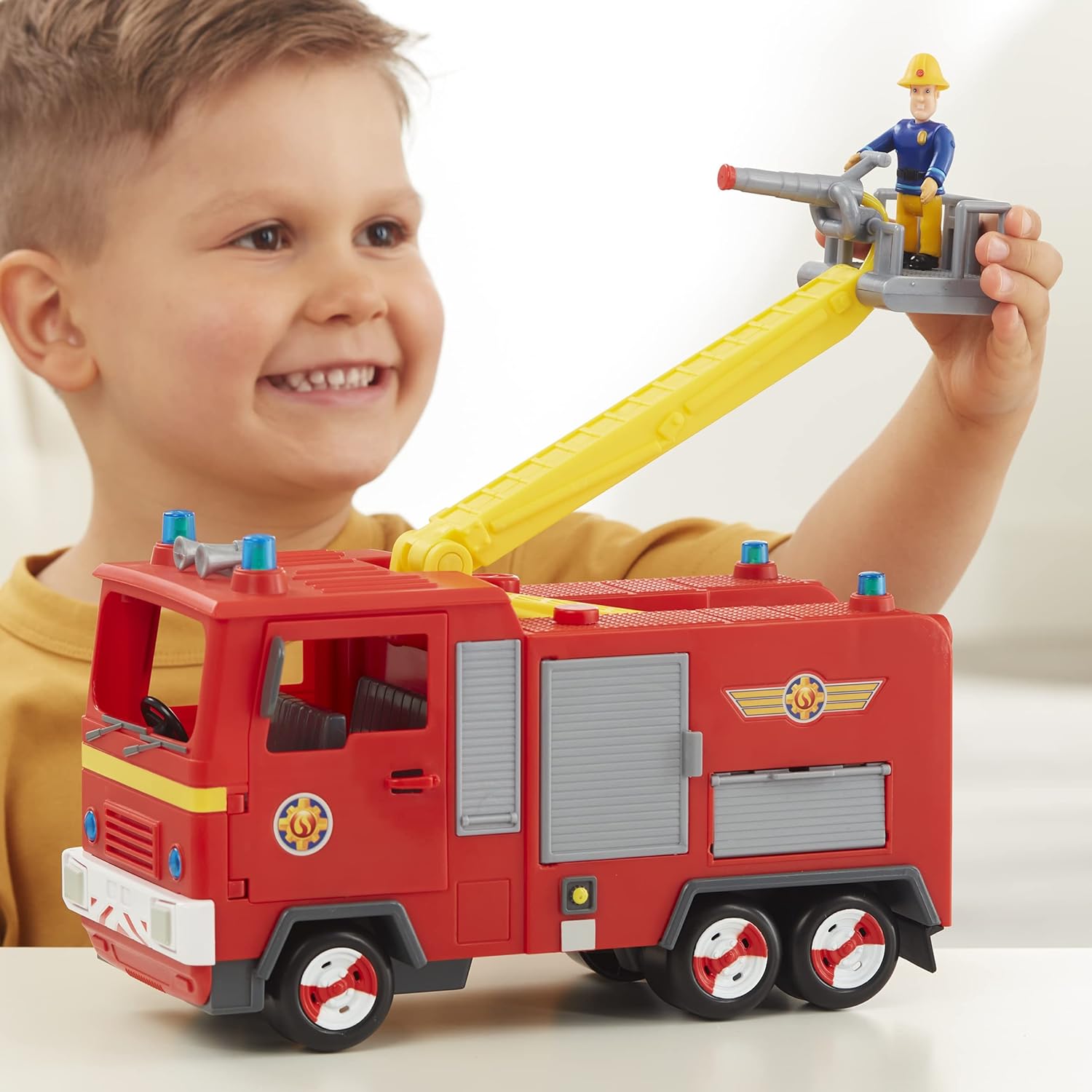 STRAŻAK SAM WÓZ STRAŻACKI JUPITER Z DŹWIĘKAMI WODA Wiek dziecka 3 lata +