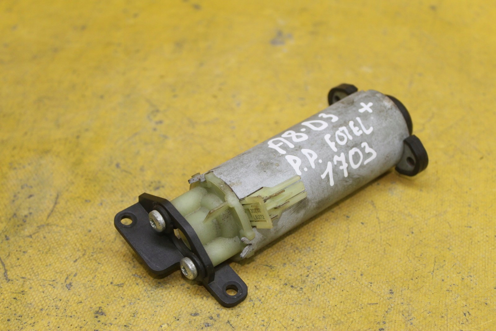 Мотор сидіння правий передній A8 D3 198392-104