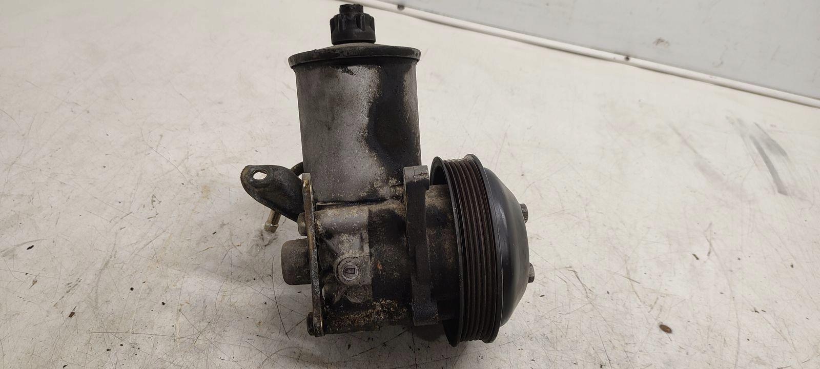 servo pump Mercedes W124 2,2