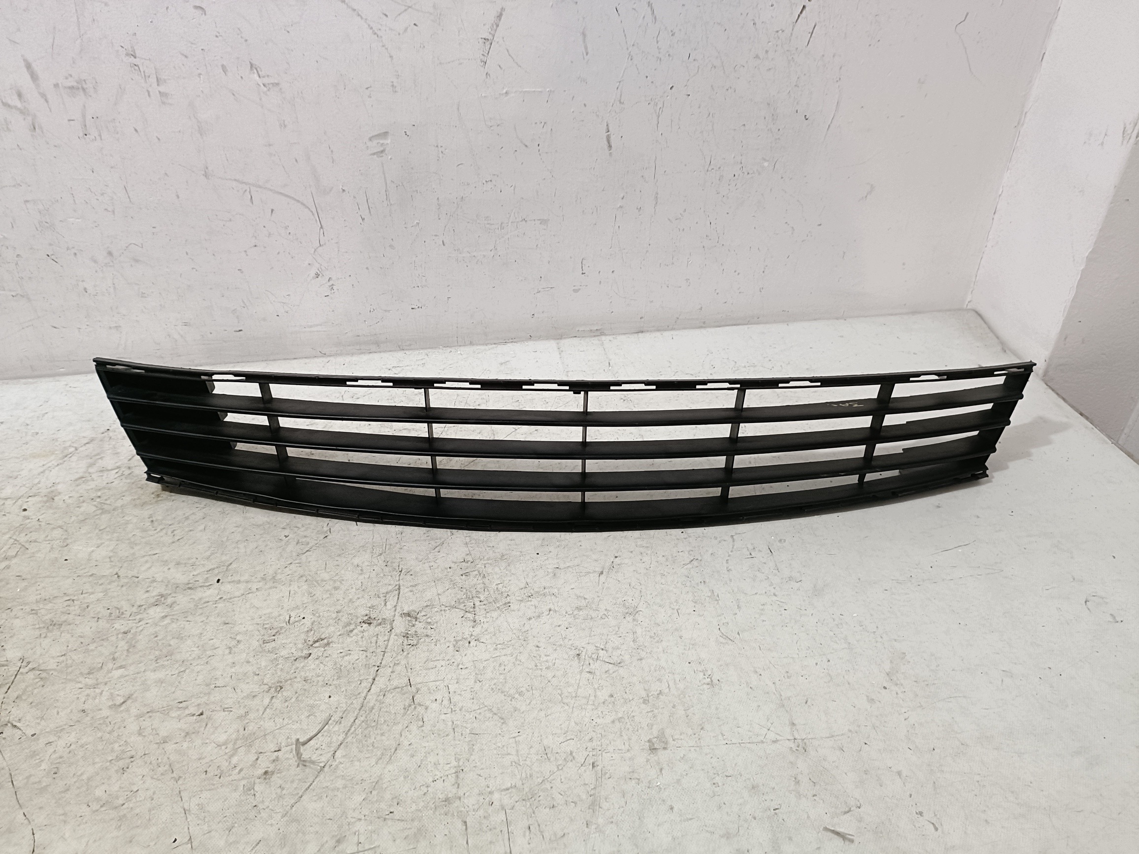 RENAULT CLIO 3 III lüftungsgitter der stoßstange mitte untere 01040185007