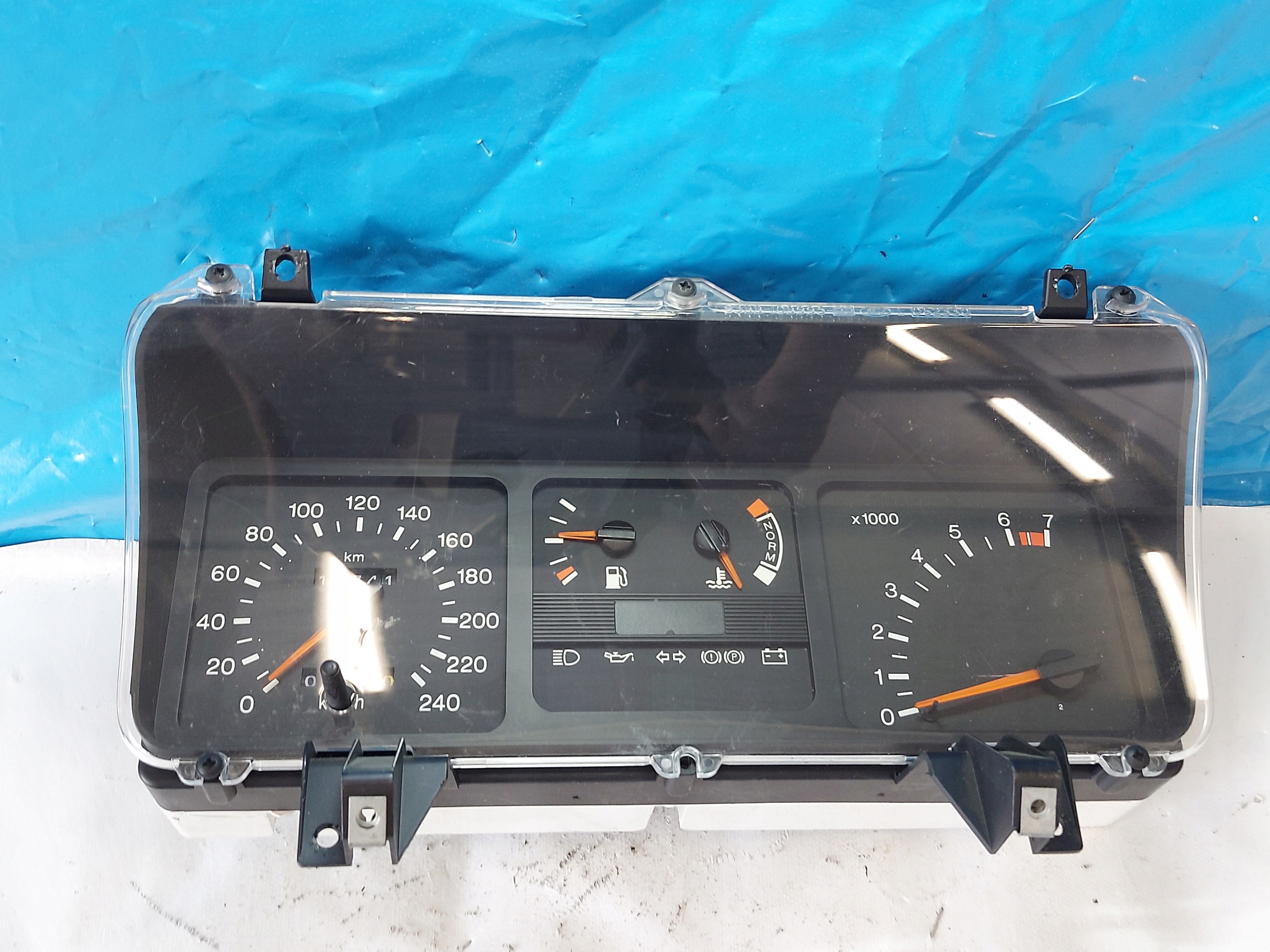 dials clock FORD SIERRA 1992 R 1.6B 90BB10849SB