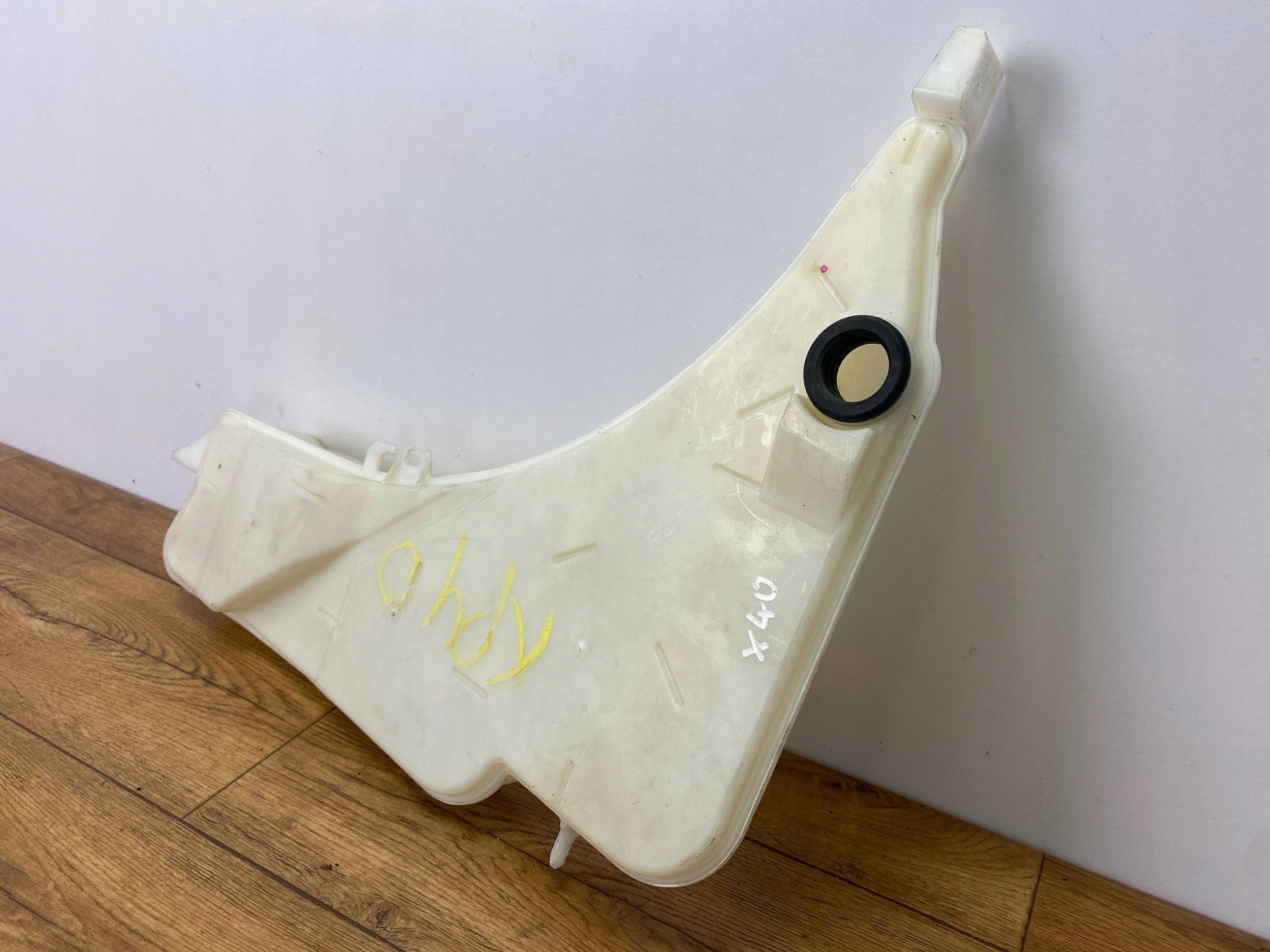 washer fluid tank Chevrolet Camaro 2016+