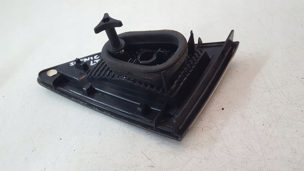light rear left to the bonnet Renault Scenic III LIFT