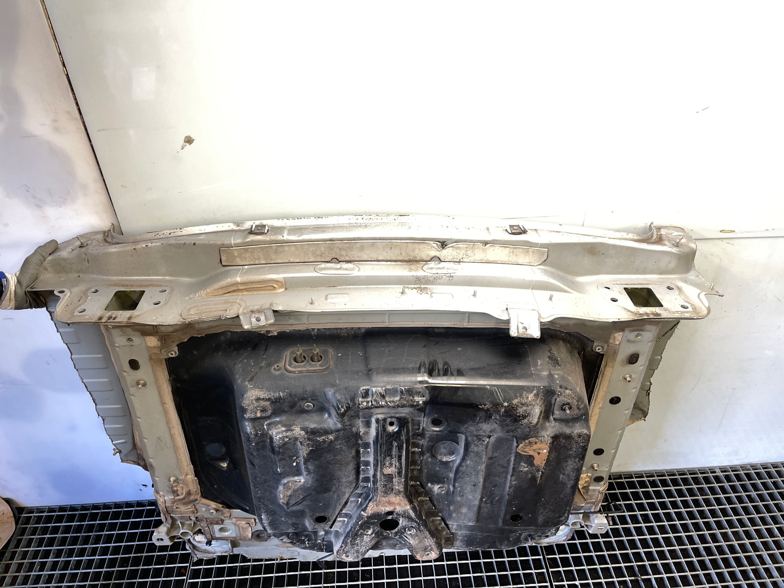MERCEDES E-KLASA W213 KOMBI sump rear panel rear part 755