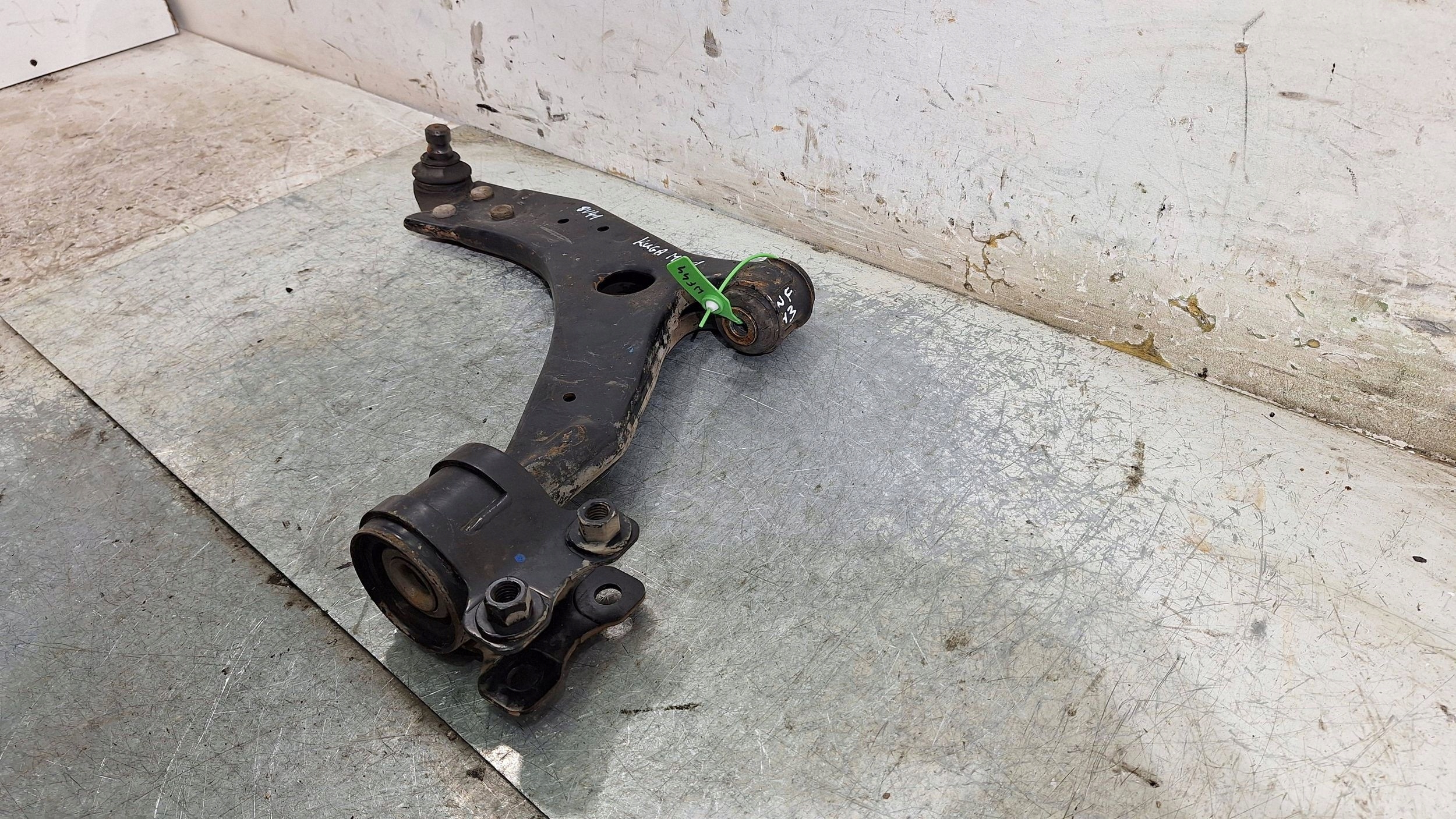 arm left front 8V41-3A424-AB FORD KUGA MK1