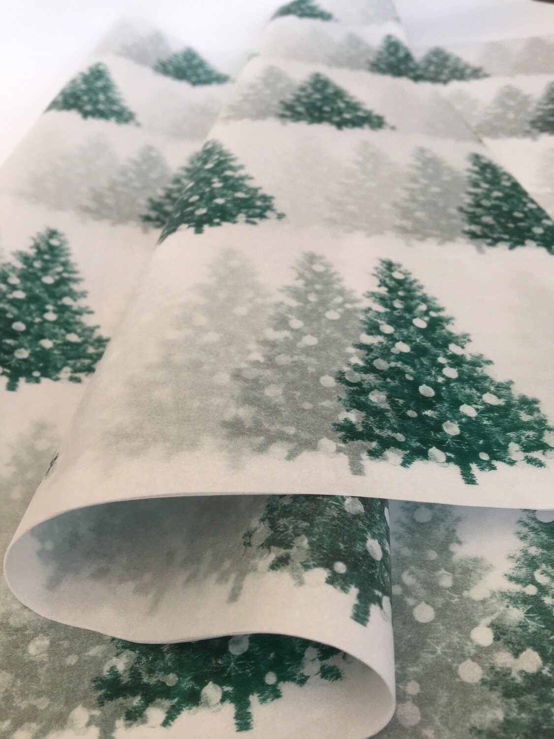 Zelené vánoční stromky papír-pergamen 140 listů 50x75 cm