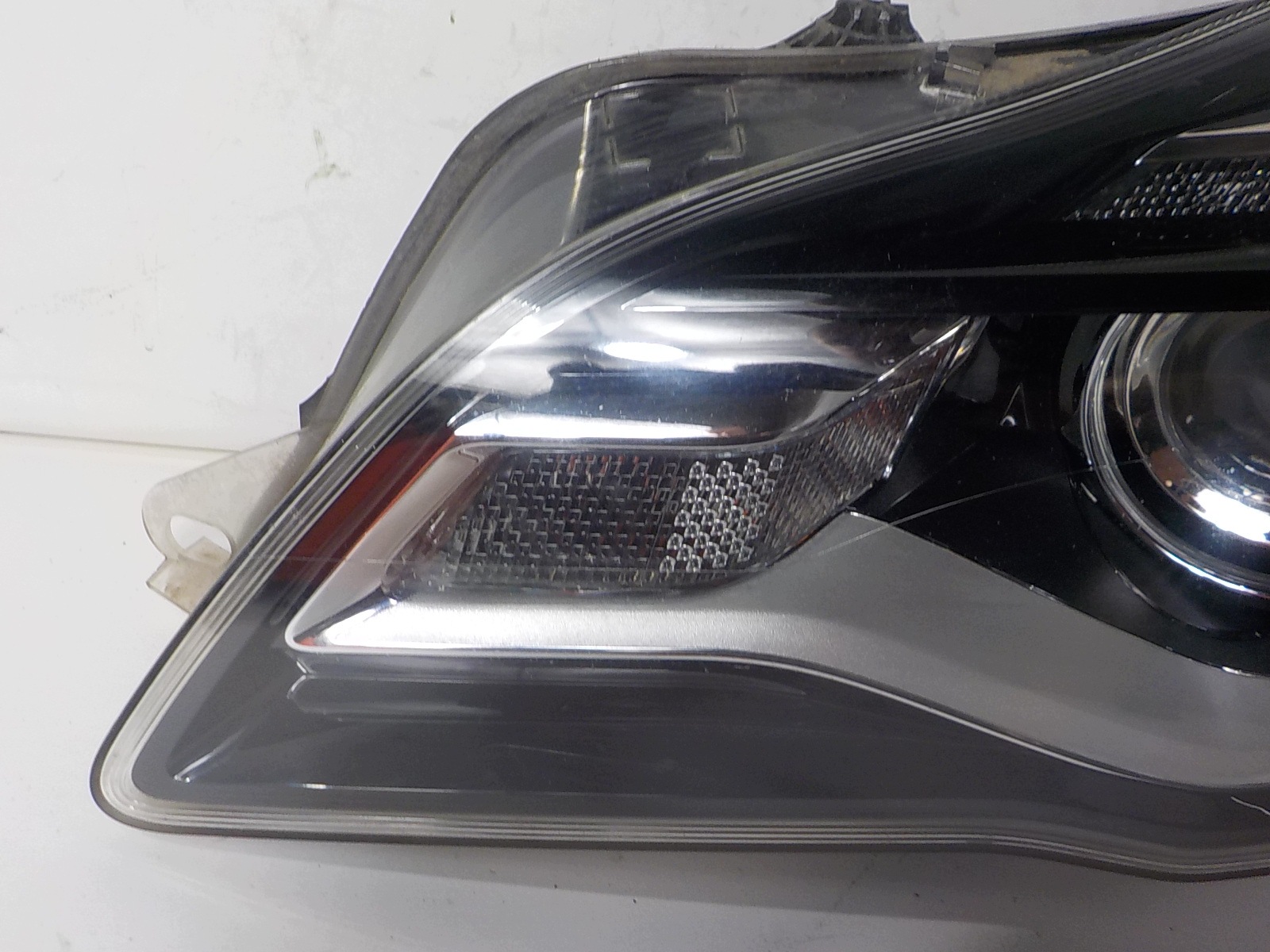 OPEL INSIGNIA A LIFT light left front front UK