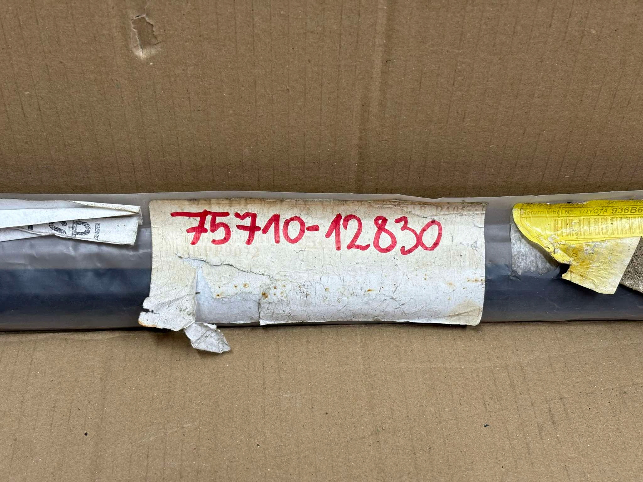 moulding dust right front CHROM TOYOTA COROLLA E16 75710-12830