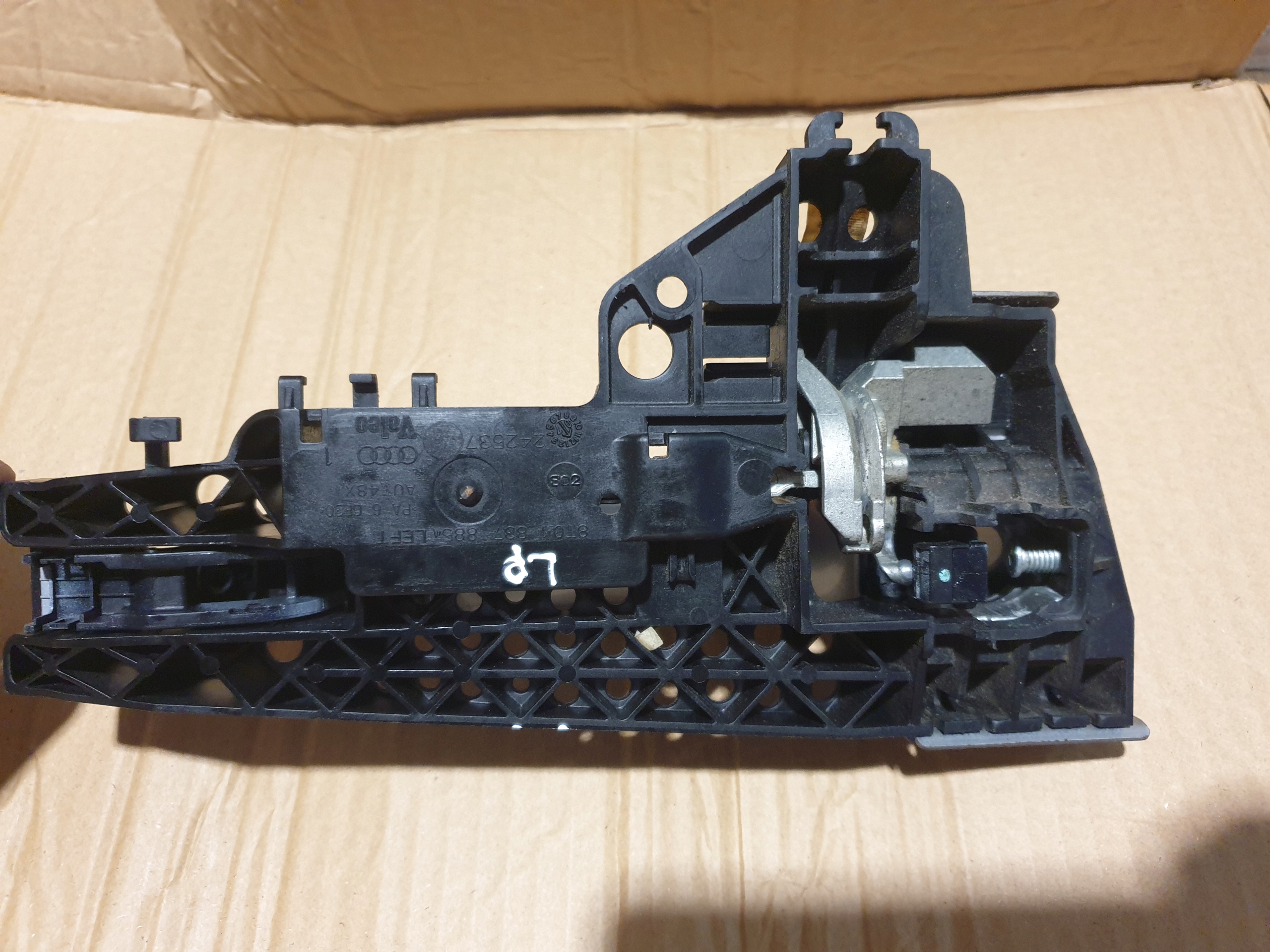 handle left front door AUDI A4 A5 B8 2008- 8T0837885A