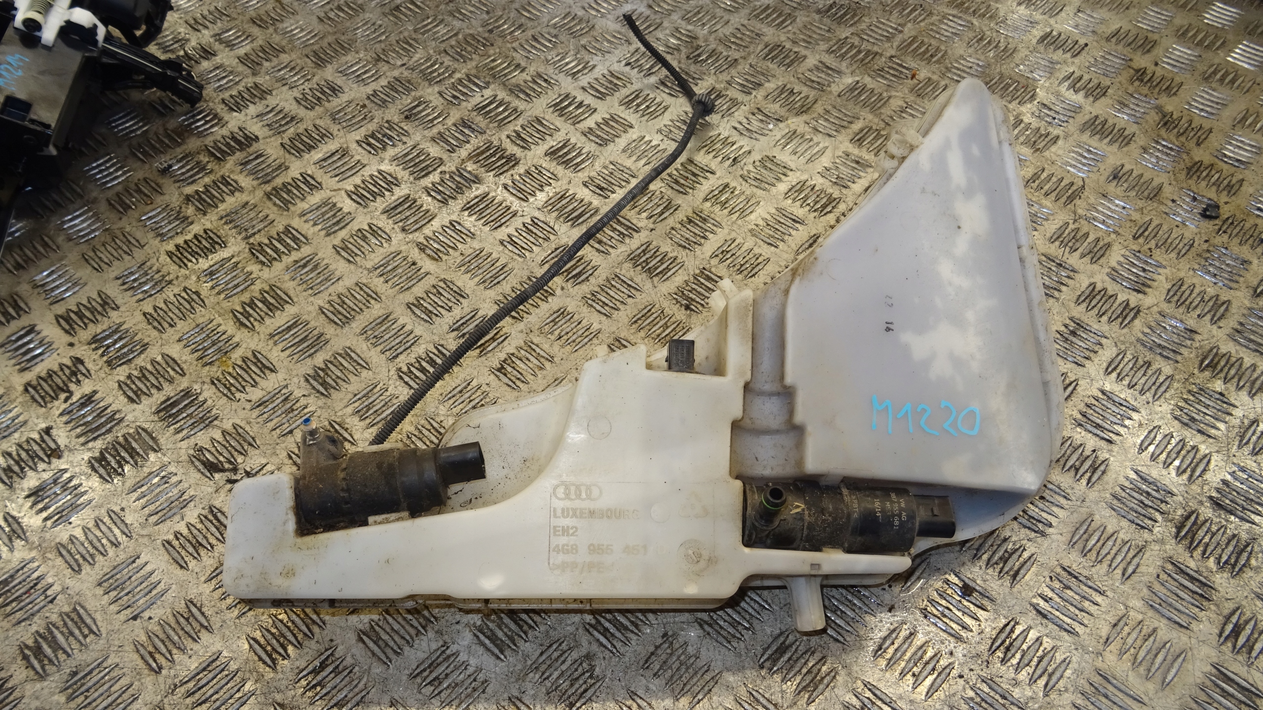 Audi OE 4G8955451D washer fluid tank