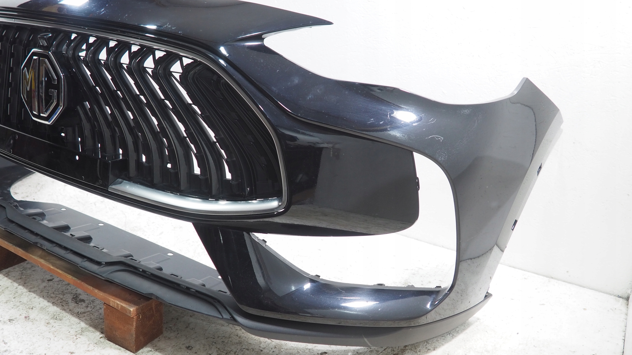 MG HS lift bumper front front P10947207