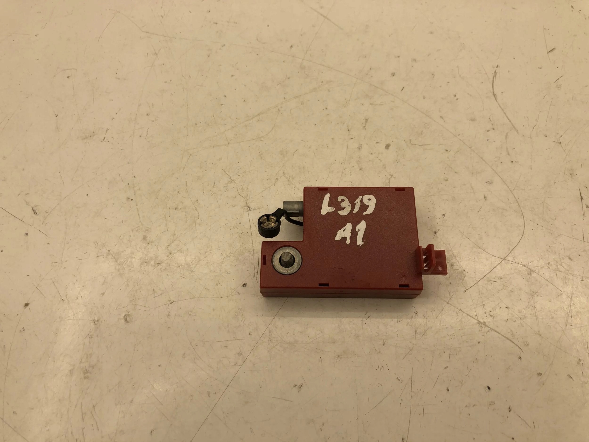 LAND ROVER Discovery 3 - LR3 антенна () XUI000130 2005